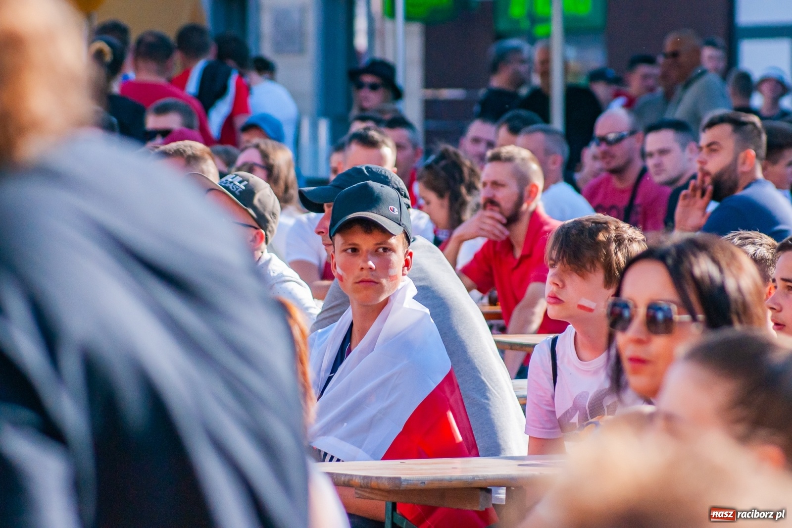 Zdjęcie w galerii na portalu naszraciborz.pl: Biało-czerwoni do przodu! Racibórz kibicuje [FOTO i WIDEO] wiadomości z regionu