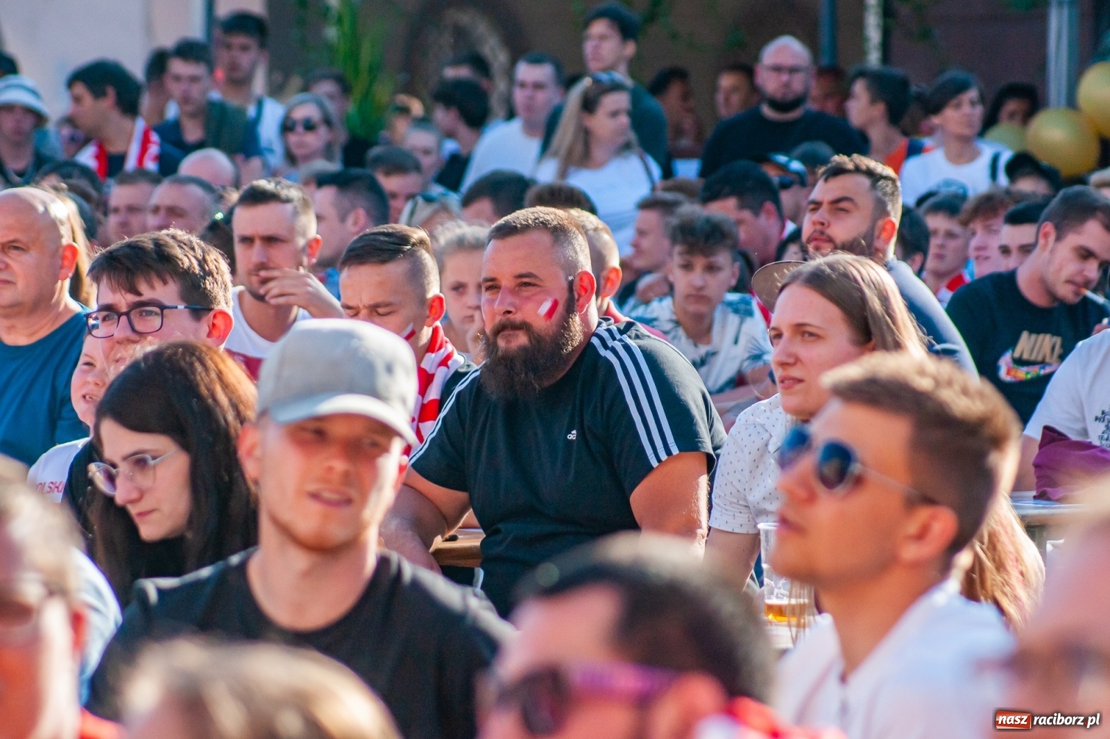 Zdjęcie w galerii na portalu naszraciborz.pl: Biało-czerwoni do przodu! Racibórz kibicuje [FOTO i WIDEO] wiadomości z regionu