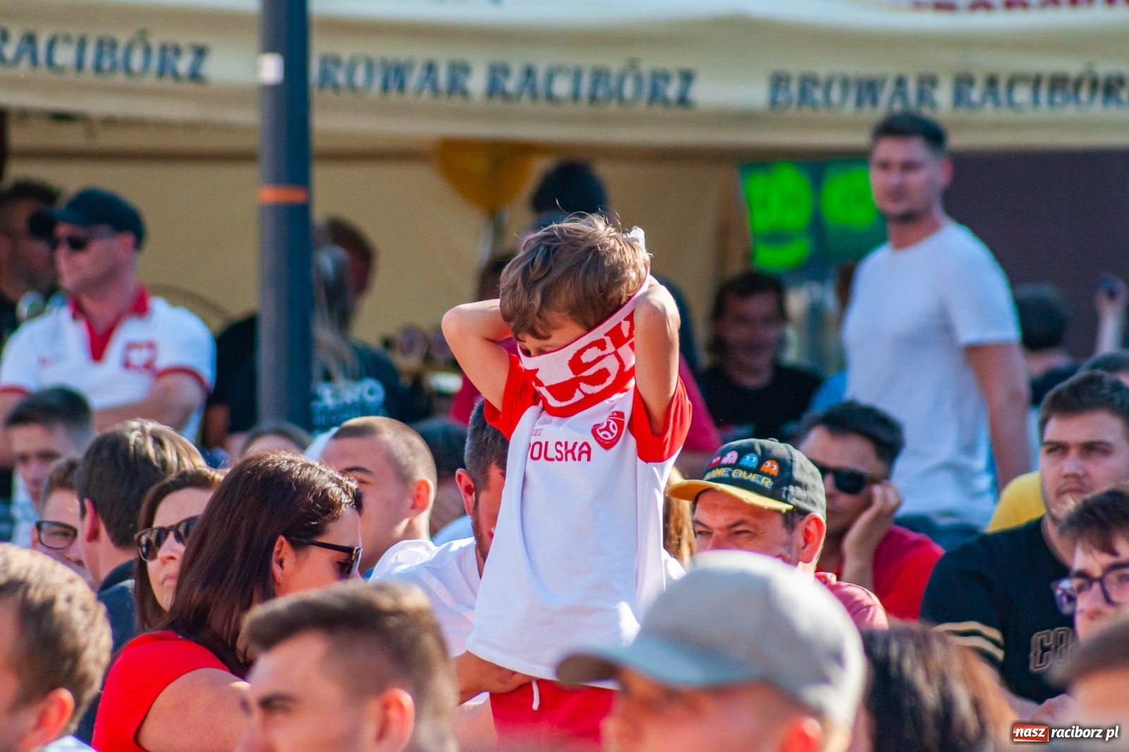 Zdjęcie w galerii na portalu naszraciborz.pl: Biało-czerwoni do przodu! Racibórz kibicuje [FOTO i WIDEO] wiadomości z regionu