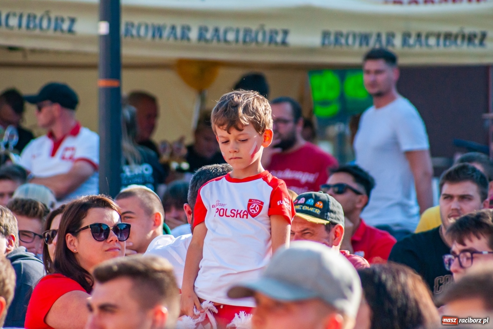 Zdjęcie w galerii na portalu naszraciborz.pl: Biało-czerwoni do przodu! Racibórz kibicuje [FOTO i WIDEO] wiadomości z regionu