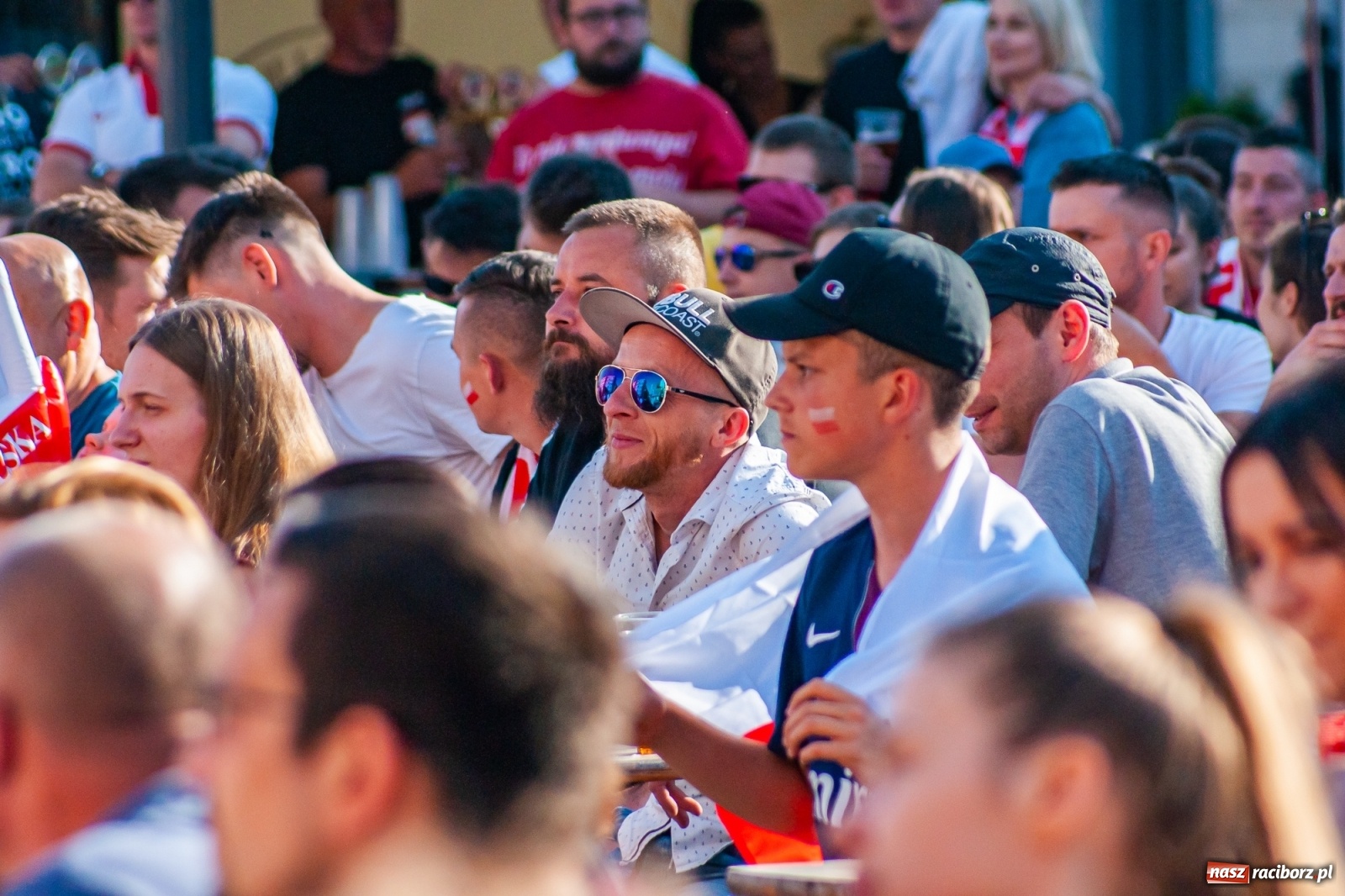 Zdjęcie w galerii na portalu naszraciborz.pl: Biało-czerwoni do przodu! Racibórz kibicuje [FOTO i WIDEO] wiadomości z regionu