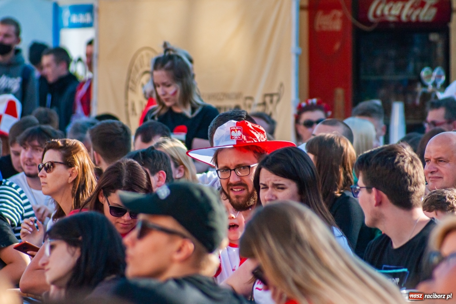 Zdjęcie w galerii na portalu naszraciborz.pl: Biało-czerwoni do przodu! Racibórz kibicuje [FOTO i WIDEO] wiadomości z regionu