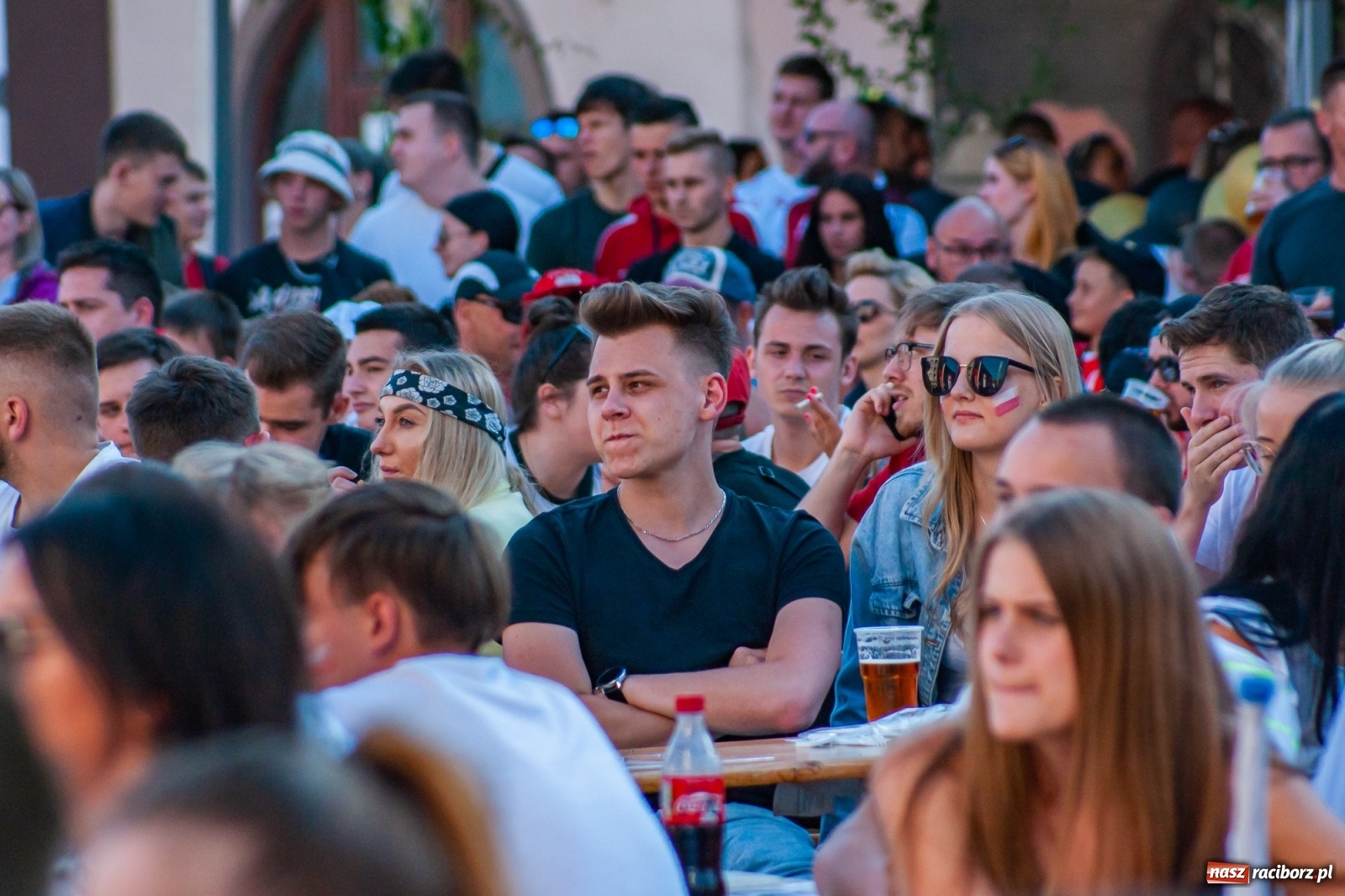 Zdjęcie w galerii na portalu naszraciborz.pl: Biało-czerwoni do przodu! Racibórz kibicuje [FOTO i WIDEO] wiadomości z regionu