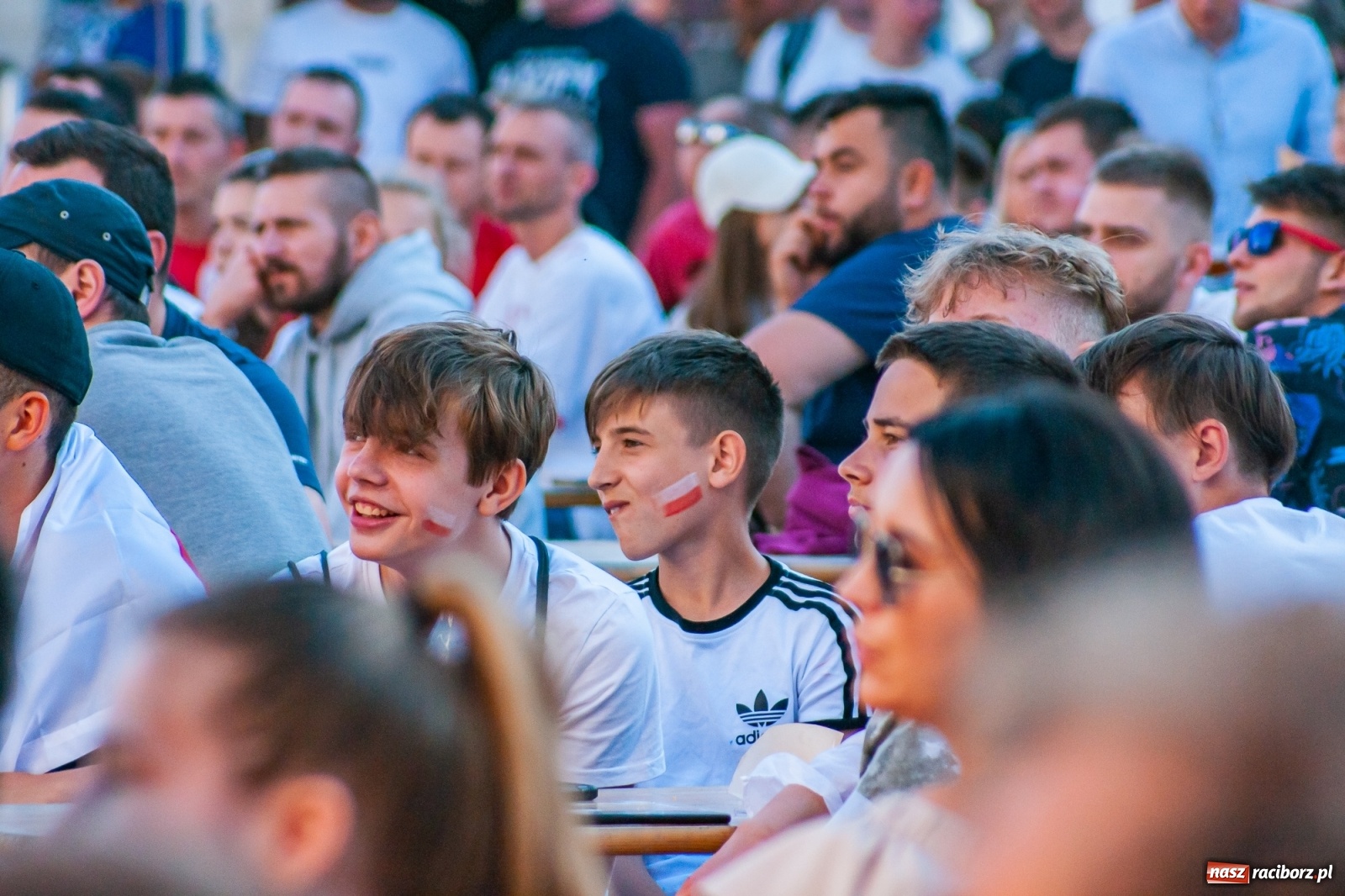 Zdjęcie w galerii na portalu naszraciborz.pl: Biało-czerwoni do przodu! Racibórz kibicuje [FOTO i WIDEO] wiadomości z regionu
