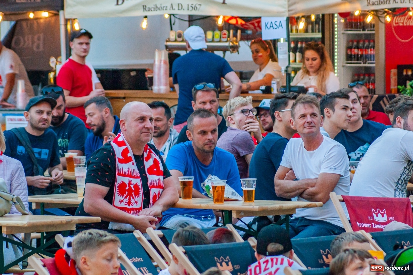 Zdjęcie w galerii na portalu naszraciborz.pl: Biało-czerwoni do przodu! Racibórz kibicuje [FOTO i WIDEO] wiadomości z regionu