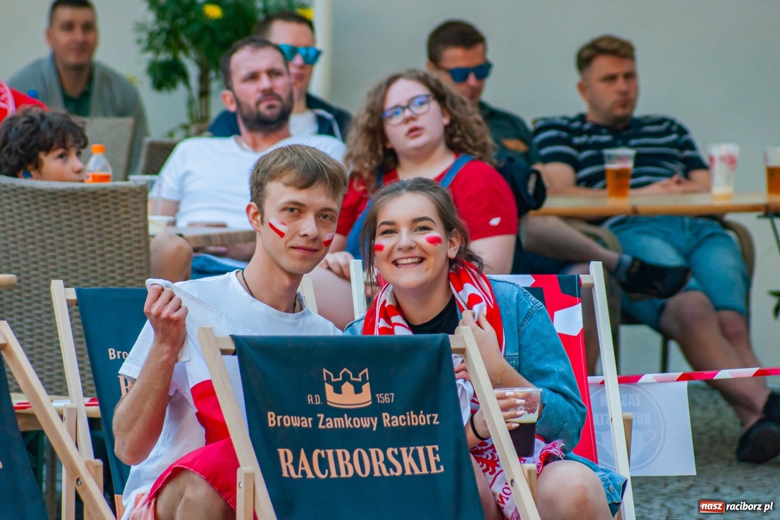 Zdjęcie w galerii na portalu naszraciborz.pl: Biało-czerwoni do przodu! Racibórz kibicuje [FOTO i WIDEO] wiadomości z regionu