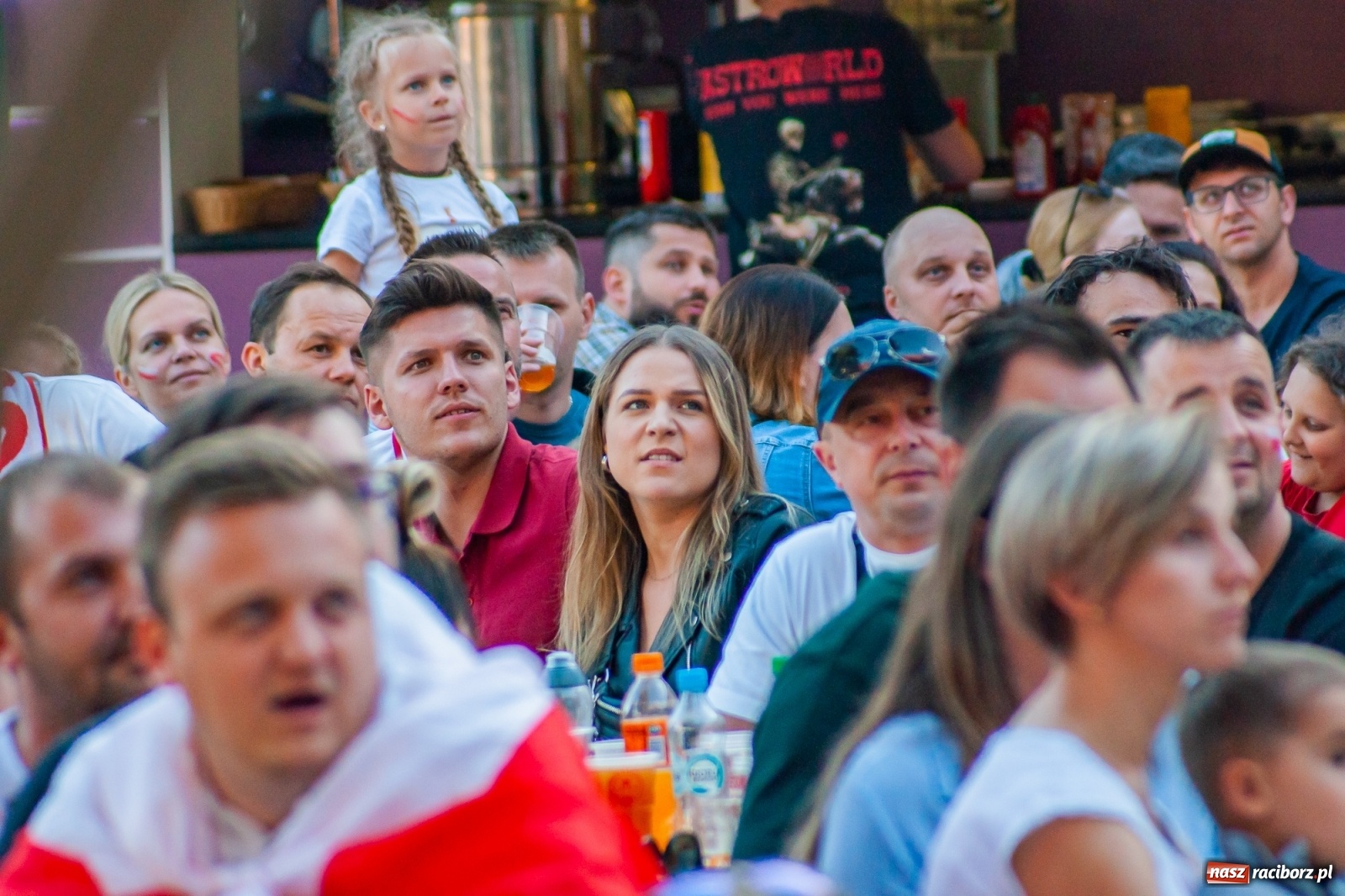 Zdjęcie w galerii na portalu naszraciborz.pl: Biało-czerwoni do przodu! Racibórz kibicuje [FOTO i WIDEO] wiadomości z regionu