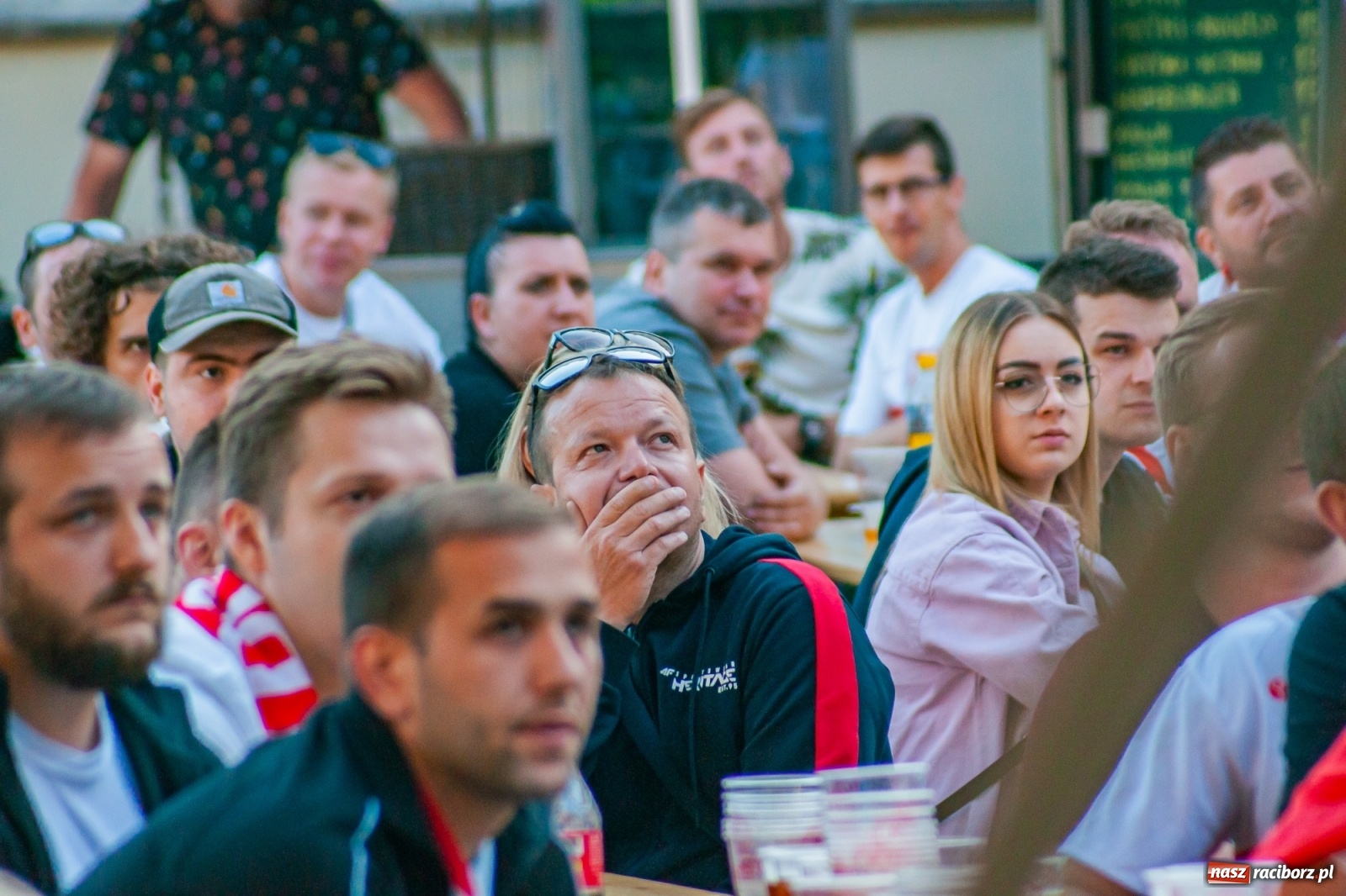 Zdjęcie w galerii na portalu naszraciborz.pl: Biało-czerwoni do przodu! Racibórz kibicuje [FOTO i WIDEO] wiadomości z regionu