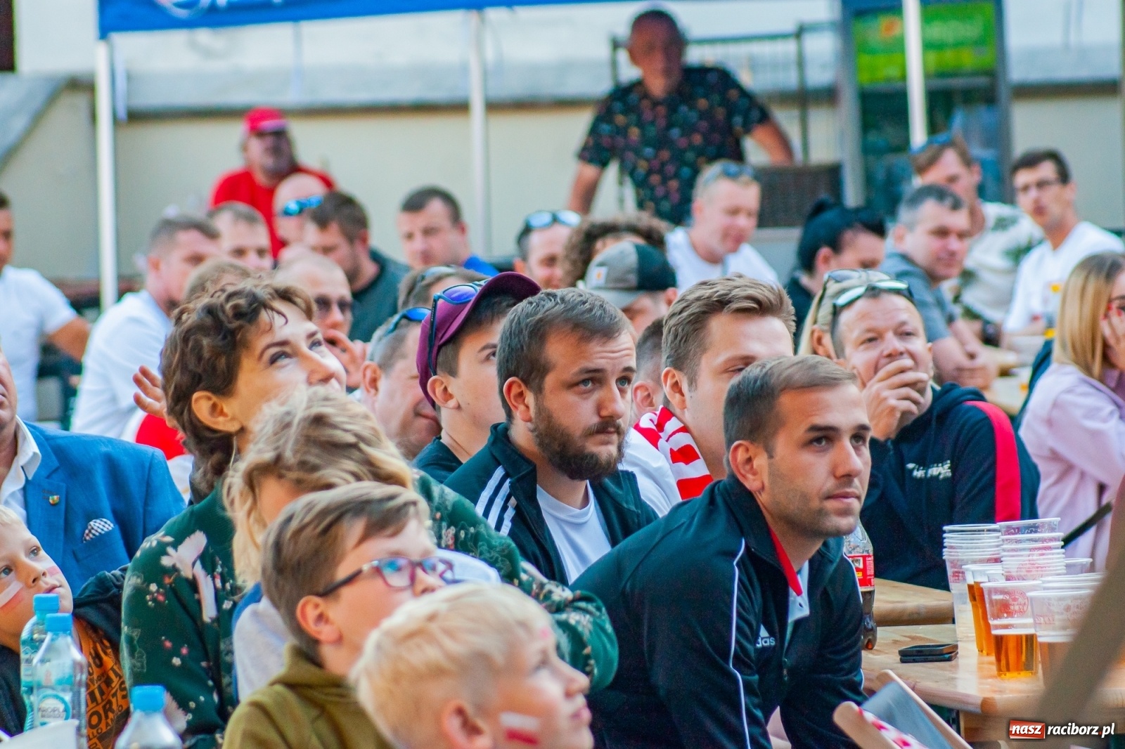 Zdjęcie w galerii na portalu naszraciborz.pl: Biało-czerwoni do przodu! Racibórz kibicuje [FOTO i WIDEO] wiadomości z regionu