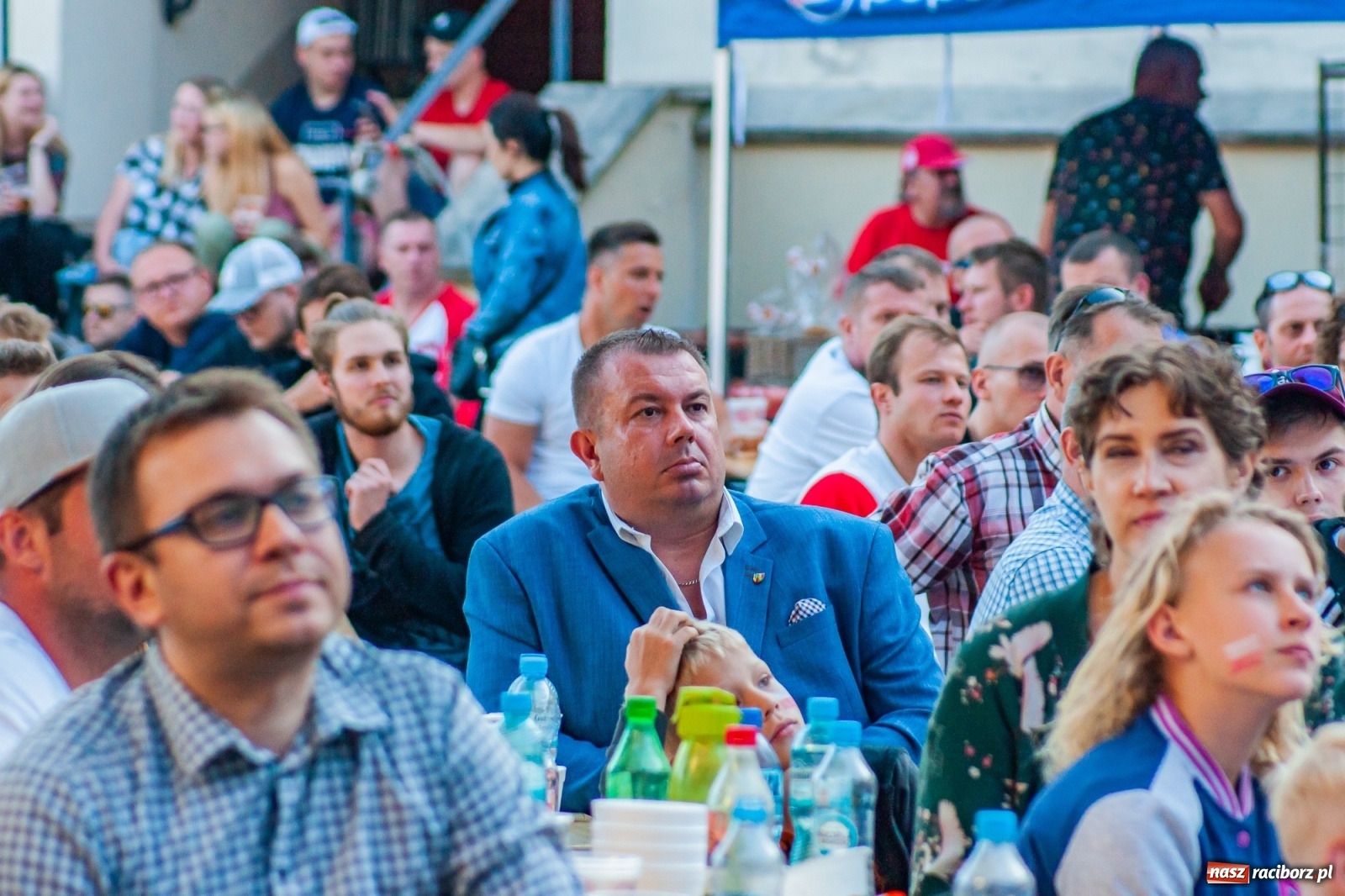 Zdjęcie w galerii na portalu naszraciborz.pl: Biało-czerwoni do przodu! Racibórz kibicuje [FOTO i WIDEO] wiadomości z regionu