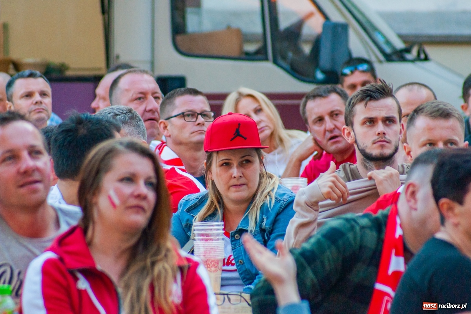 Zdjęcie w galerii na portalu naszraciborz.pl: Biało-czerwoni do przodu! Racibórz kibicuje [FOTO i WIDEO] wiadomości z regionu