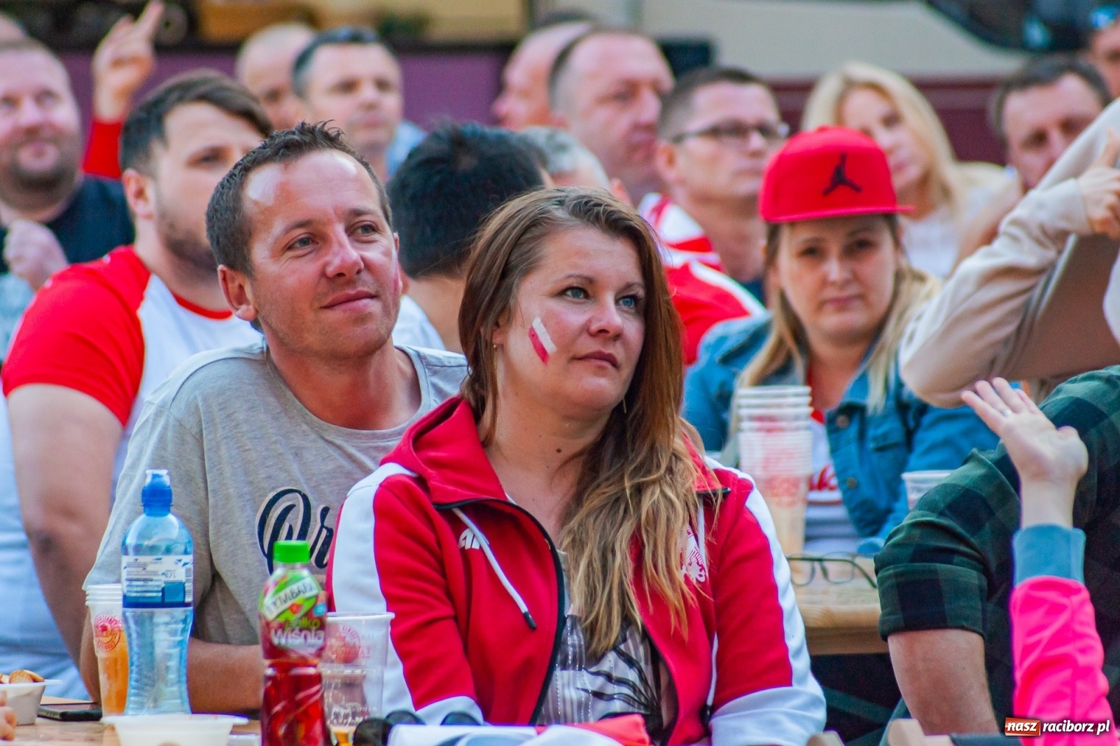 Zdjęcie w galerii na portalu naszraciborz.pl: Biało-czerwoni do przodu! Racibórz kibicuje [FOTO i WIDEO] wiadomości z regionu