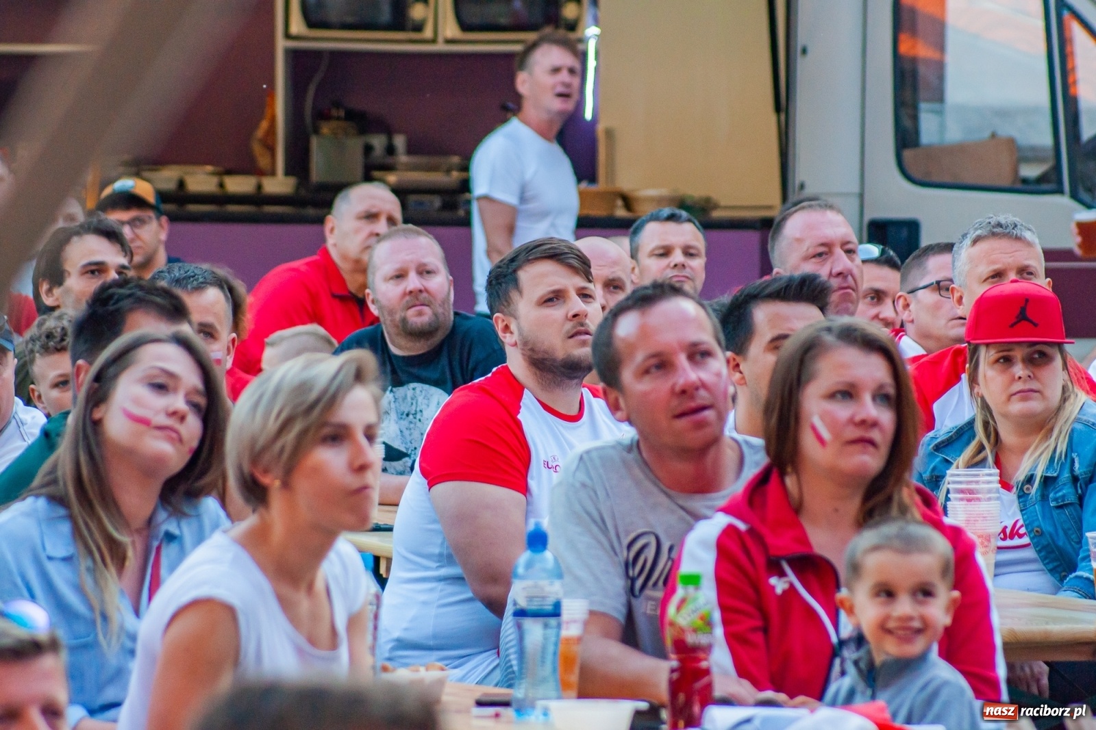 Zdjęcie w galerii na portalu naszraciborz.pl: Biało-czerwoni do przodu! Racibórz kibicuje [FOTO i WIDEO] wiadomości z regionu