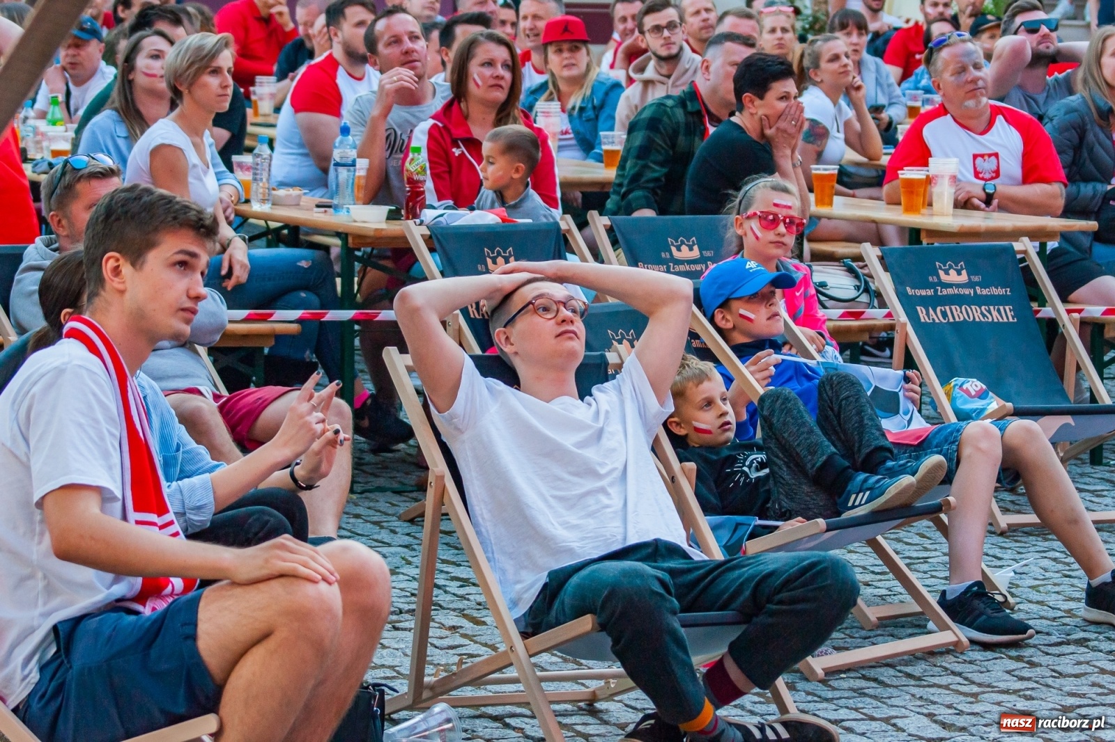 Zdjęcie w galerii na portalu naszraciborz.pl: Biało-czerwoni do przodu! Racibórz kibicuje [FOTO i WIDEO] wiadomości z regionu
