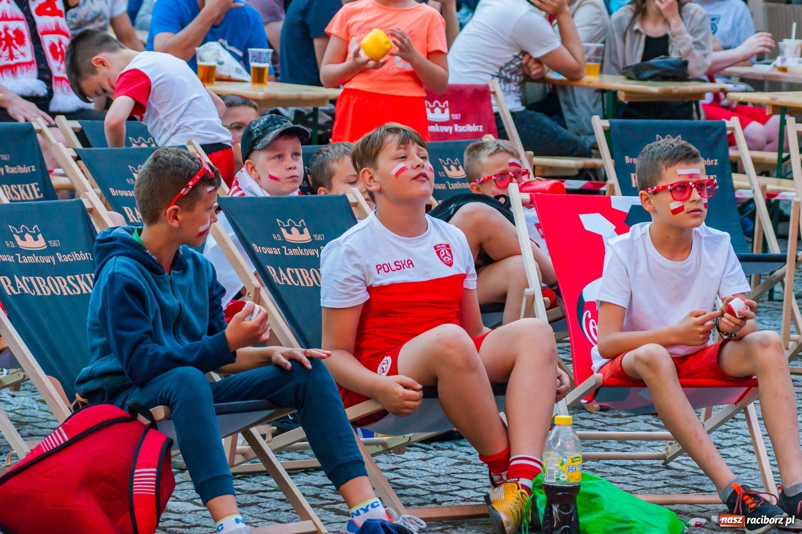 Zdjęcie w galerii na portalu naszraciborz.pl: Biało-czerwoni do przodu! Racibórz kibicuje [FOTO i WIDEO] wiadomości z regionu