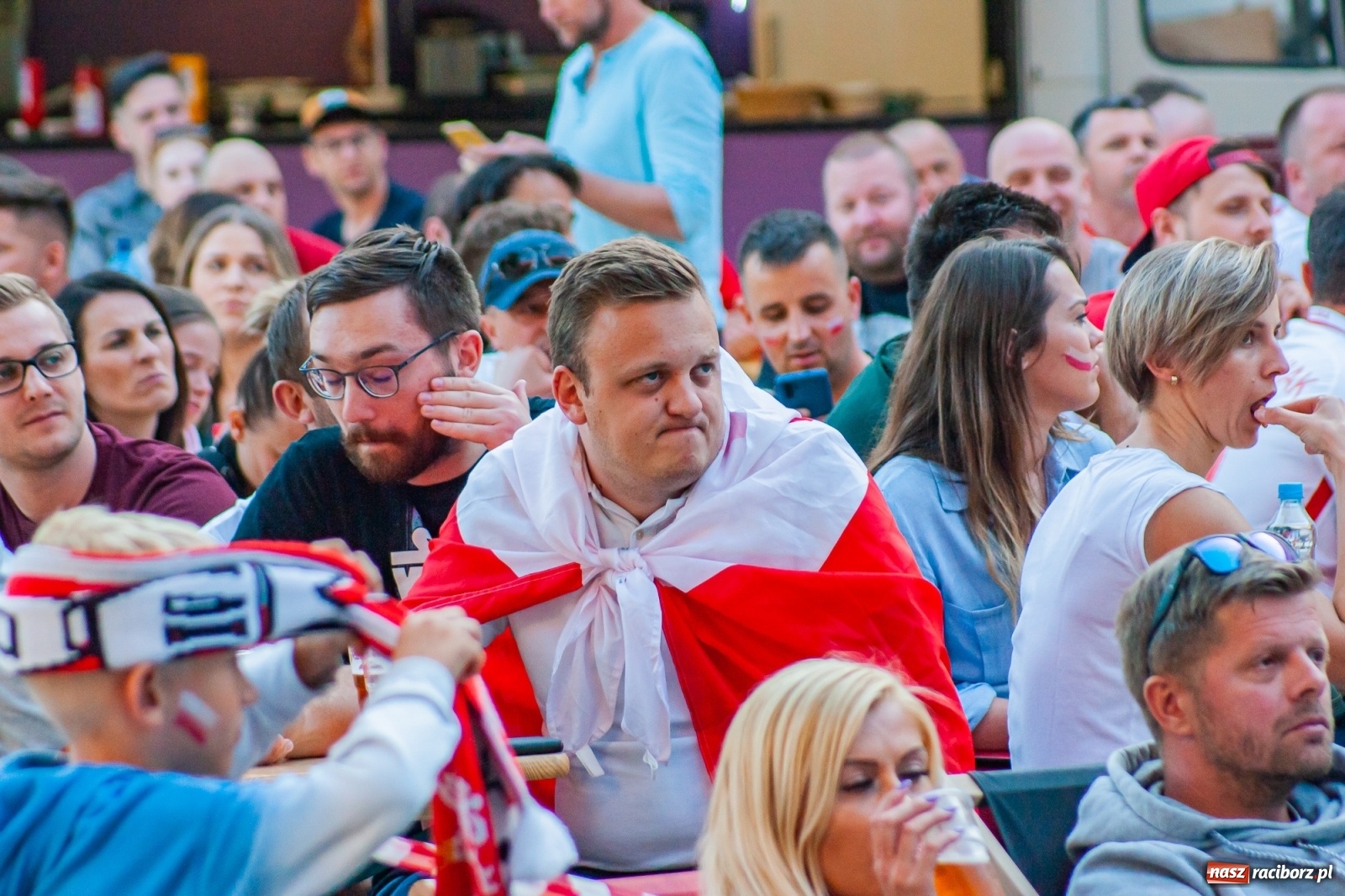 Zdjęcie w galerii na portalu naszraciborz.pl: Biało-czerwoni do przodu! Racibórz kibicuje [FOTO i WIDEO] wiadomości z regionu