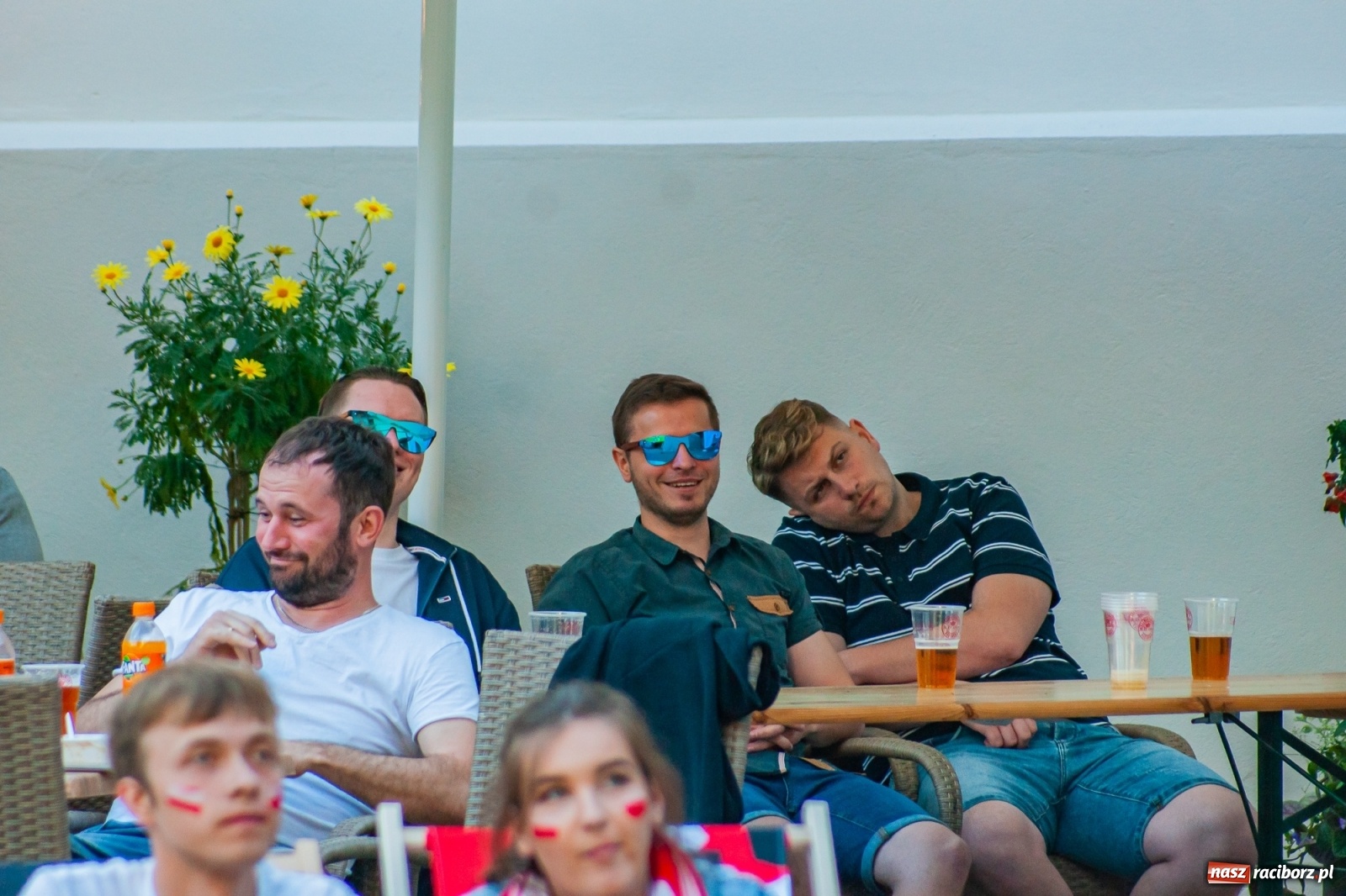 Zdjęcie w galerii na portalu naszraciborz.pl: Biało-czerwoni do przodu! Racibórz kibicuje [FOTO i WIDEO] wiadomości z regionu