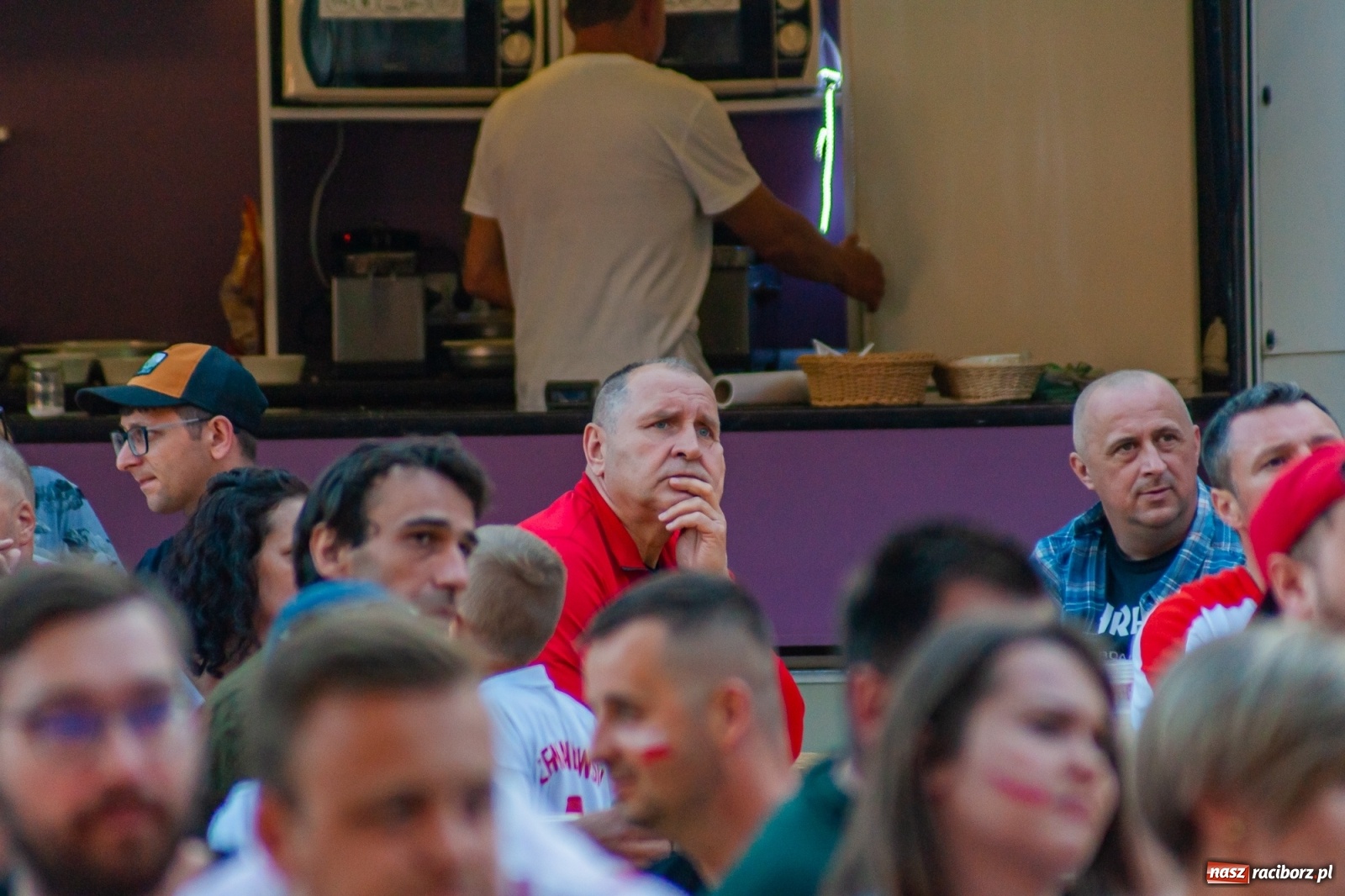 Zdjęcie w galerii na portalu naszraciborz.pl: Biało-czerwoni do przodu! Racibórz kibicuje [FOTO i WIDEO] wiadomości z regionu