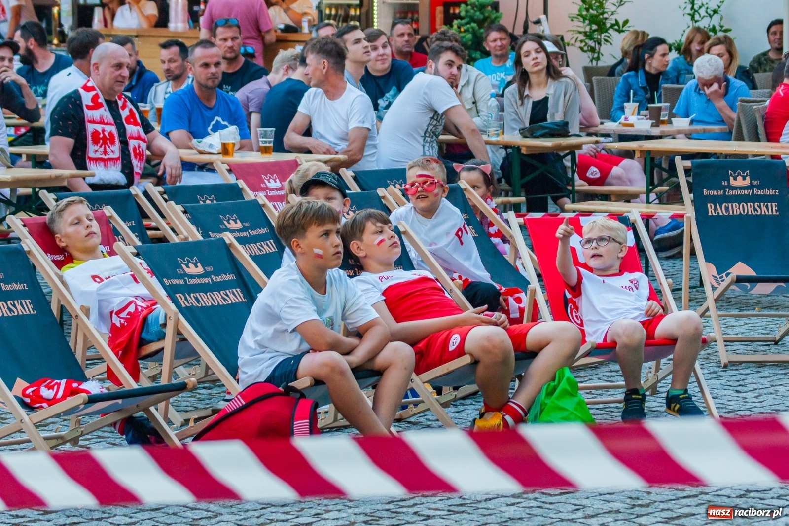 Zdjęcie w galerii na portalu naszraciborz.pl: Biało-czerwoni do przodu! Racibórz kibicuje [FOTO i WIDEO] wiadomości z regionu