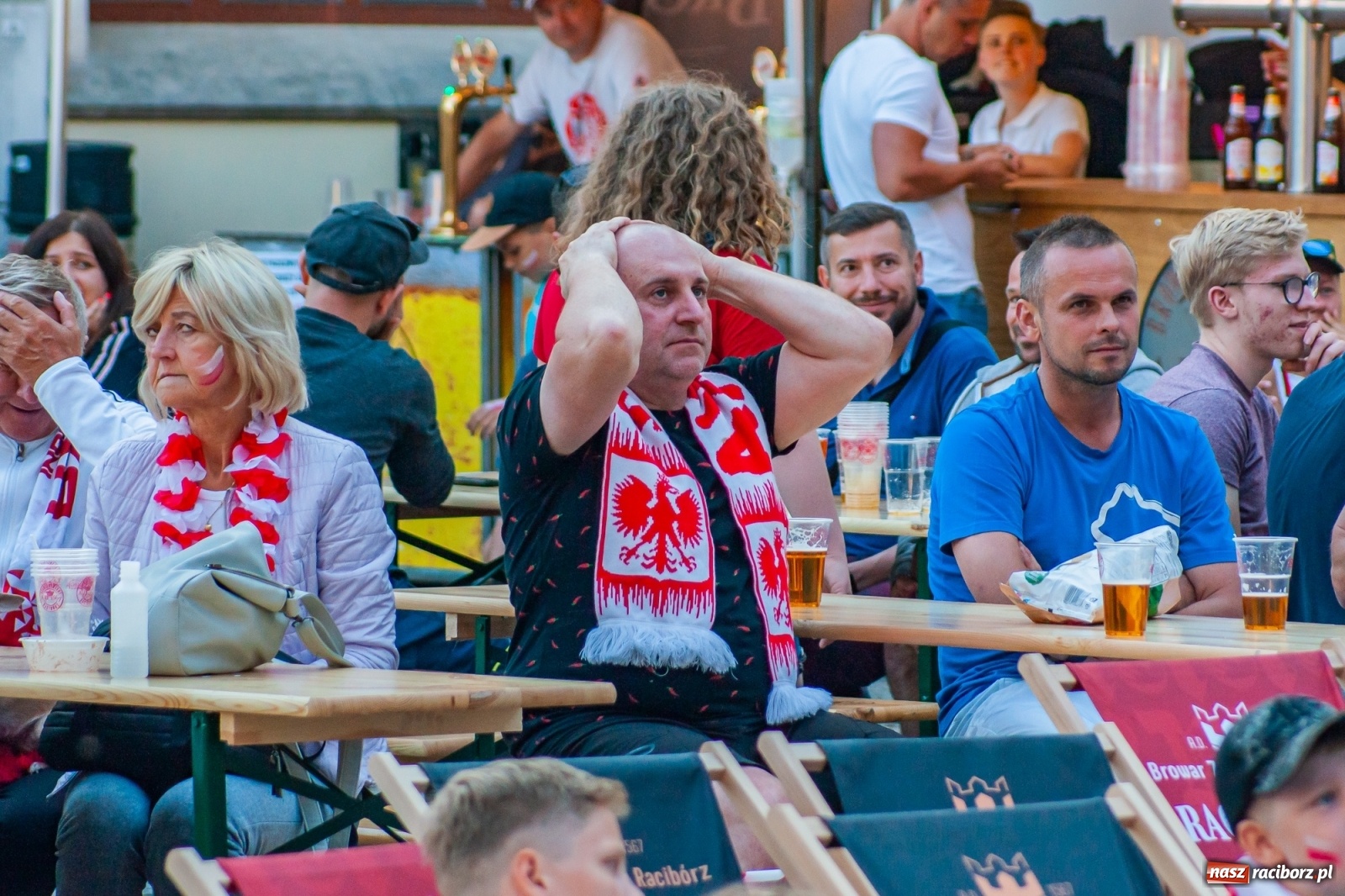 Zdjęcie w galerii na portalu naszraciborz.pl: Biało-czerwoni do przodu! Racibórz kibicuje [FOTO i WIDEO] wiadomości z regionu