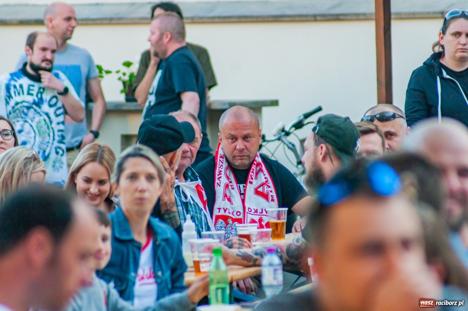 Zdjęcie w galerii na portalu naszraciborz.pl: Biało-czerwoni do przodu! Racibórz kibicuje [FOTO i WIDEO] wiadomości z regionu