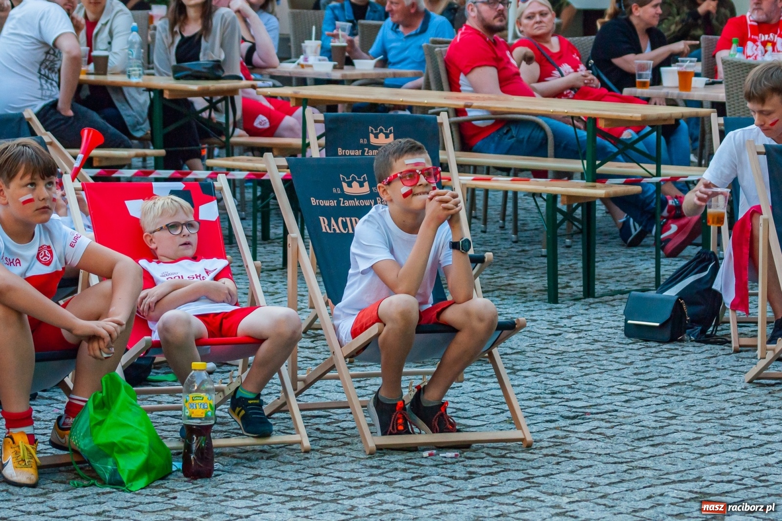 Zdjęcie w galerii na portalu naszraciborz.pl: Biało-czerwoni do przodu! Racibórz kibicuje [FOTO i WIDEO] wiadomości z regionu