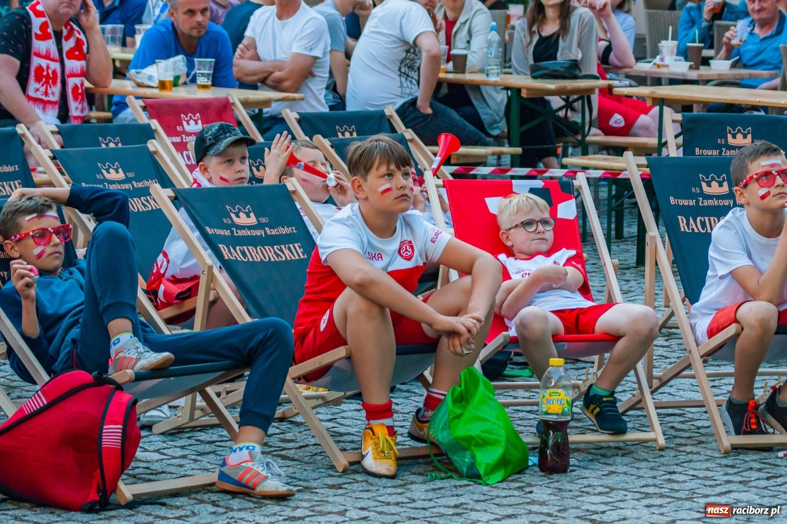 Zdjęcie w galerii na portalu naszraciborz.pl: Biało-czerwoni do przodu! Racibórz kibicuje [FOTO i WIDEO] wiadomości z regionu