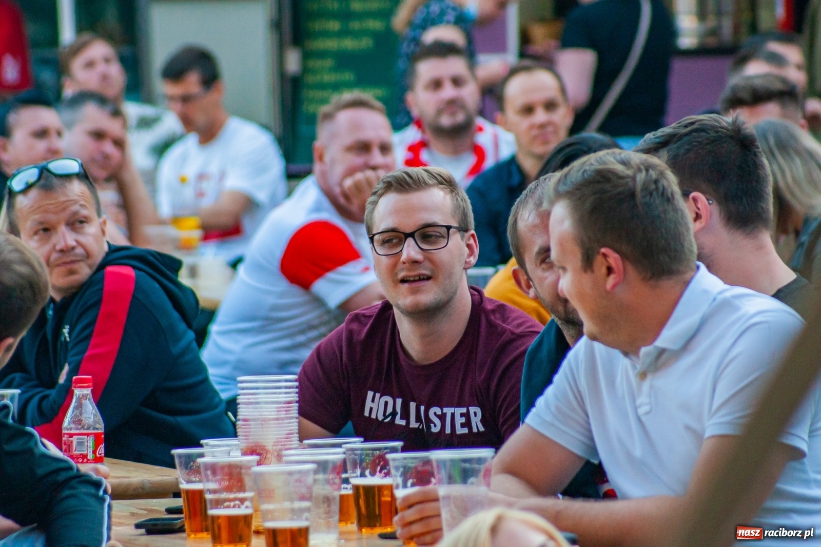 Zdjęcie w galerii na portalu naszraciborz.pl: Biało-czerwoni do przodu! Racibórz kibicuje [FOTO i WIDEO] wiadomości z regionu