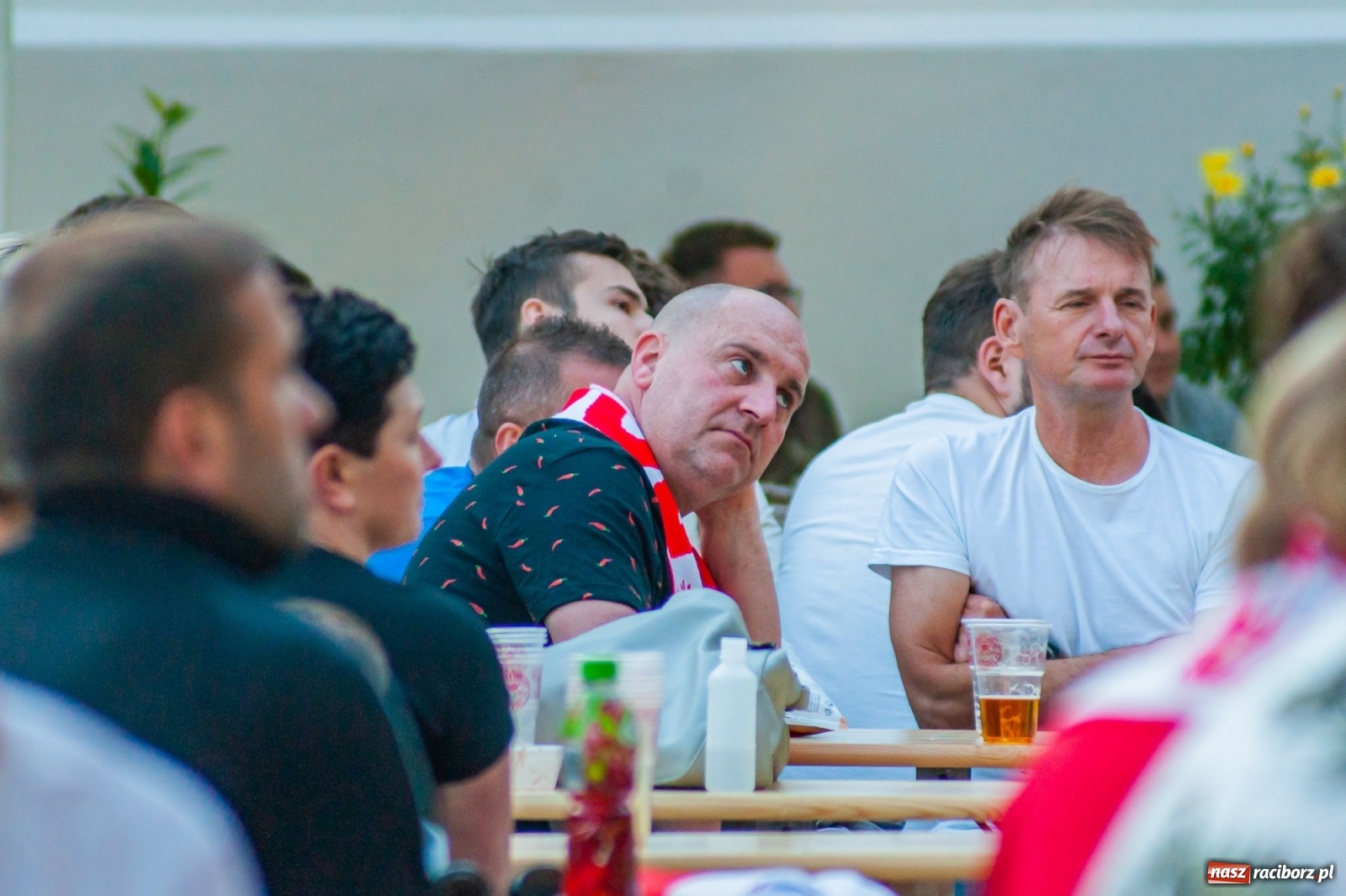 Zdjęcie w galerii na portalu naszraciborz.pl: Biało-czerwoni do przodu! Racibórz kibicuje [FOTO i WIDEO] wiadomości z regionu