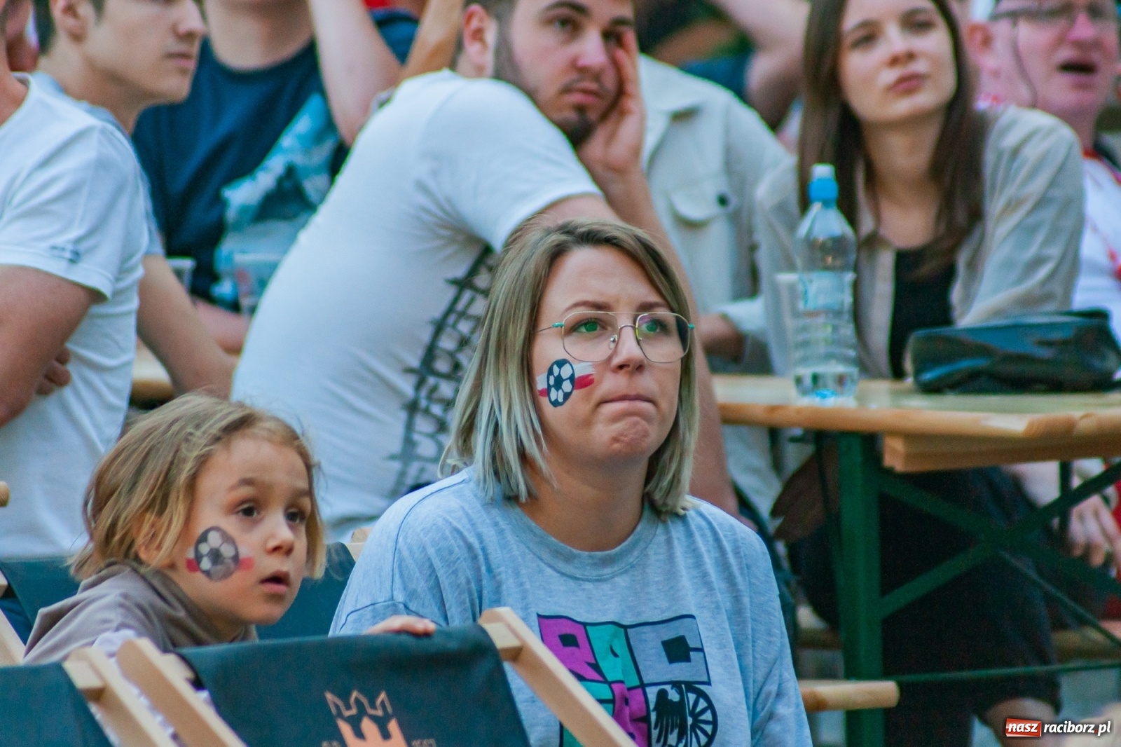 Zdjęcie w galerii na portalu naszraciborz.pl: Biało-czerwoni do przodu! Racibórz kibicuje [FOTO i WIDEO] wiadomości z regionu