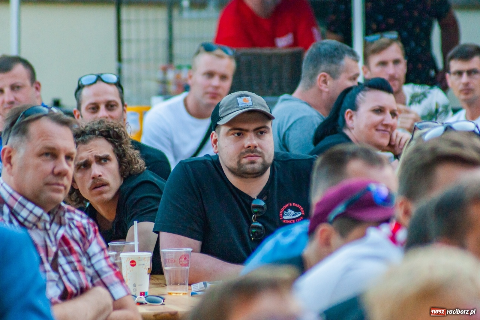 Zdjęcie w galerii na portalu naszraciborz.pl: Biało-czerwoni do przodu! Racibórz kibicuje [FOTO i WIDEO] wiadomości z regionu