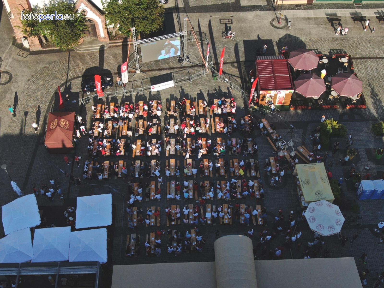 Zdjęcie w galerii na portalu naszraciborz.pl: Raciborskie strefy kibica wzorowe. O wynik nie pytajcie! [FOTO Z DRONA] wiadomości z regionu
