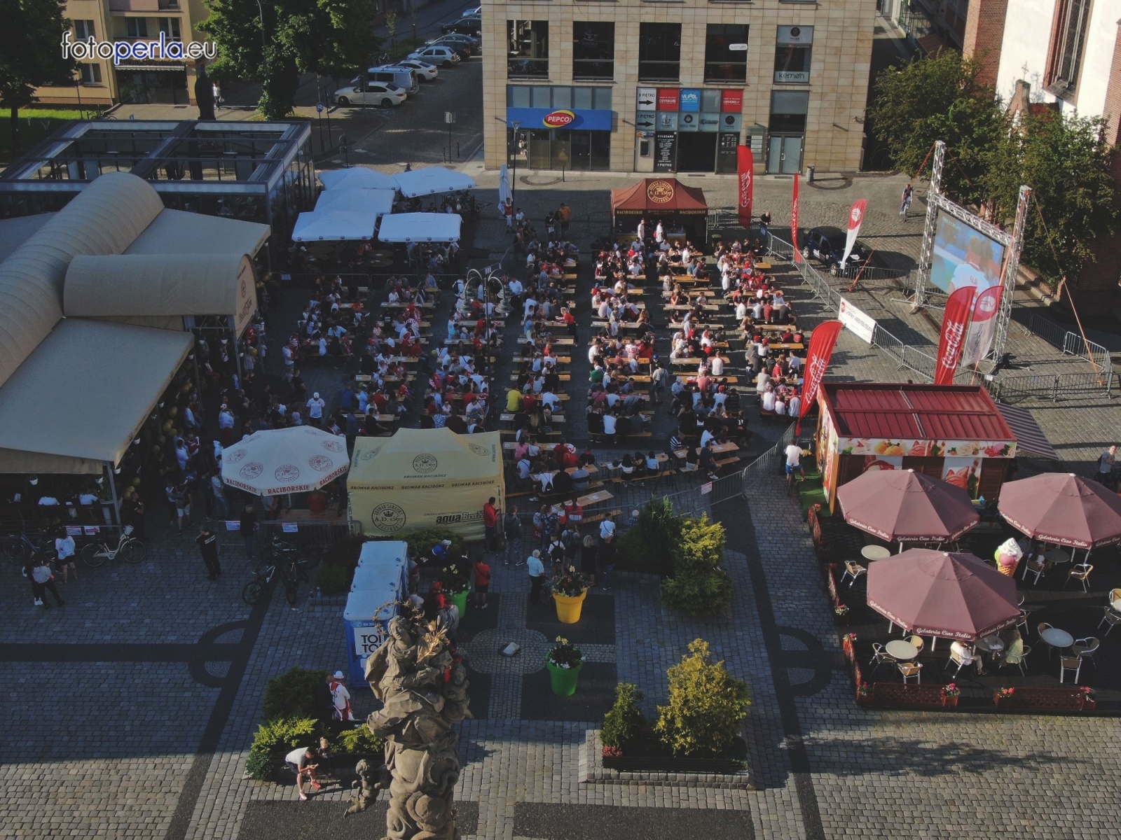 Zdjęcie w galerii na portalu naszraciborz.pl: Raciborskie strefy kibica wzorowe. O wynik nie pytajcie! [FOTO Z DRONA] wiadomości z regionu