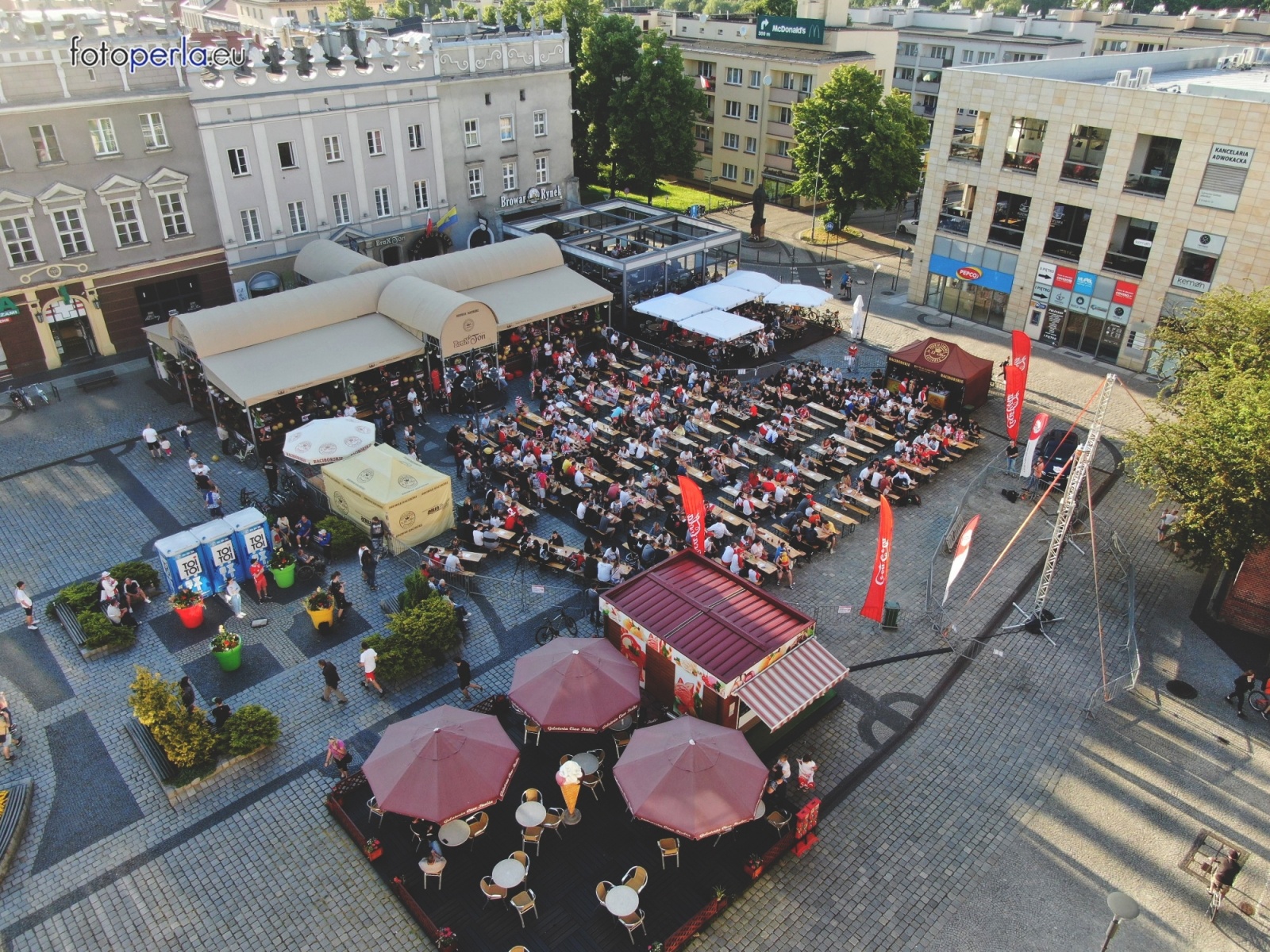 Zdjęcie w galerii na portalu naszraciborz.pl: Raciborskie strefy kibica wzorowe. O wynik nie pytajcie! [FOTO Z DRONA] wiadomości z regionu