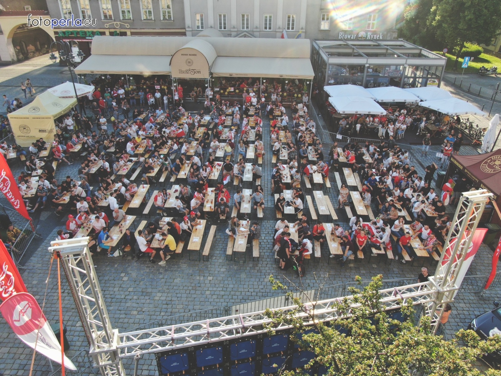 Zdjęcie w galerii na portalu naszraciborz.pl: Raciborskie strefy kibica wzorowe. O wynik nie pytajcie! [FOTO Z DRONA] wiadomości z regionu