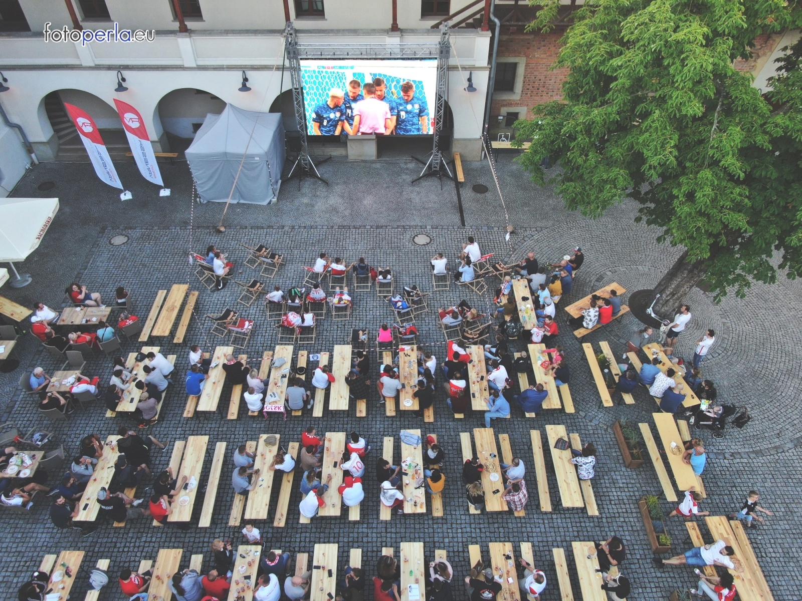 Zdjęcie w galerii na portalu naszraciborz.pl: Raciborskie strefy kibica wzorowe. O wynik nie pytajcie! [FOTO Z DRONA] wiadomości z regionu