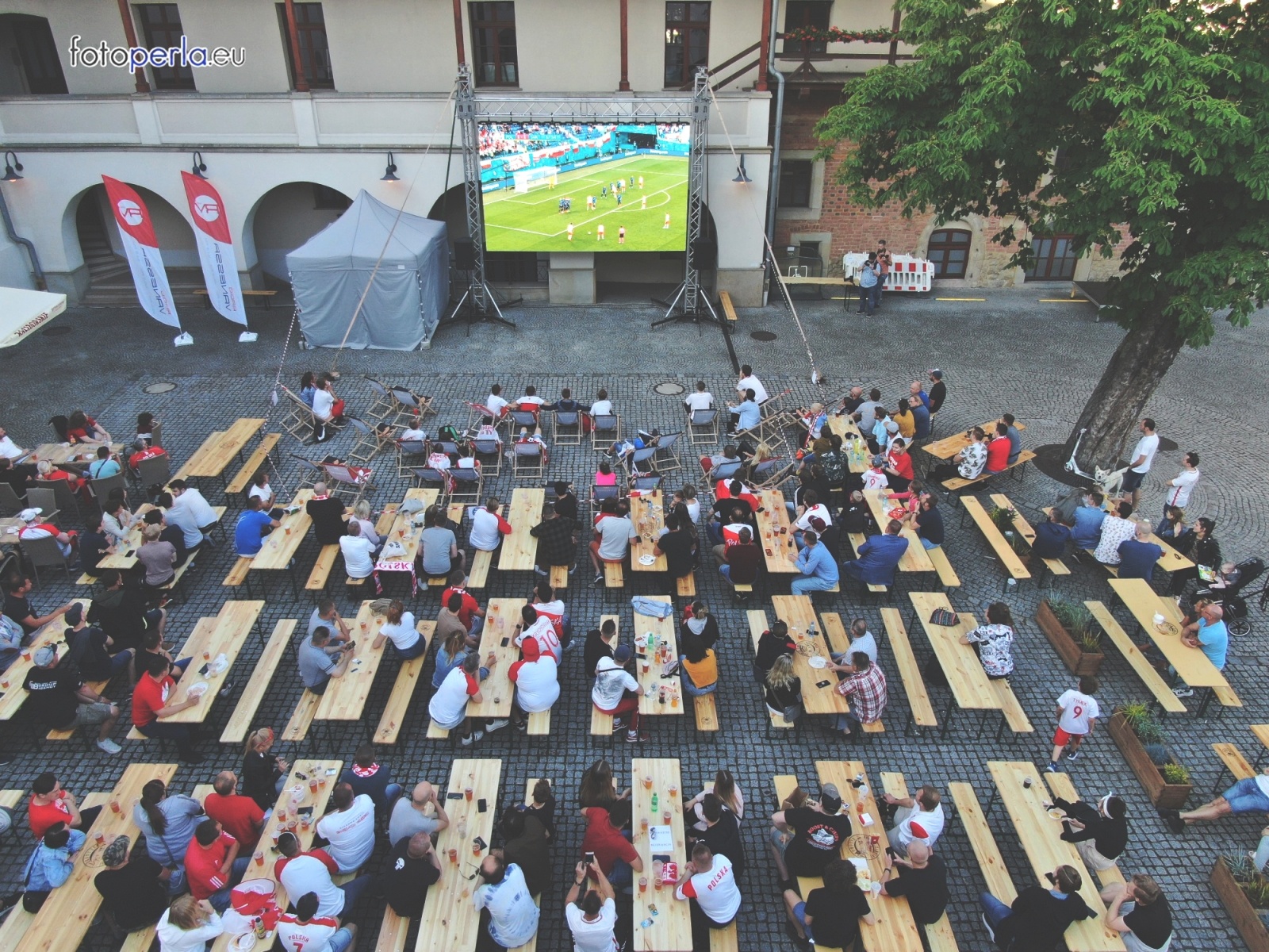 Zdjęcie w galerii na portalu naszraciborz.pl: Raciborskie strefy kibica wzorowe. O wynik nie pytajcie! [FOTO Z DRONA] wiadomości z regionu