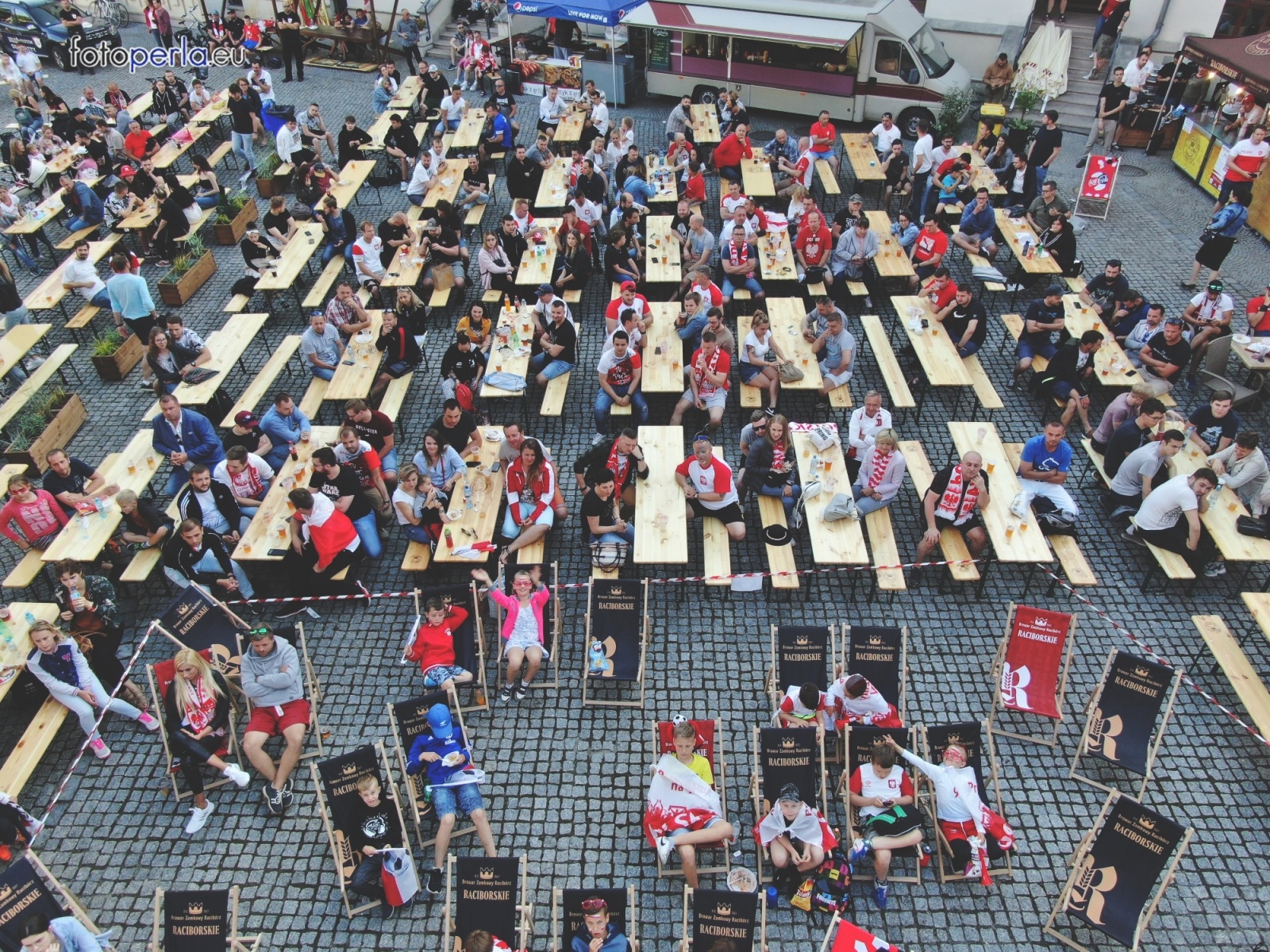 Zdjęcie w galerii na portalu naszraciborz.pl: Raciborskie strefy kibica wzorowe. O wynik nie pytajcie! [FOTO Z DRONA] wiadomości z regionu