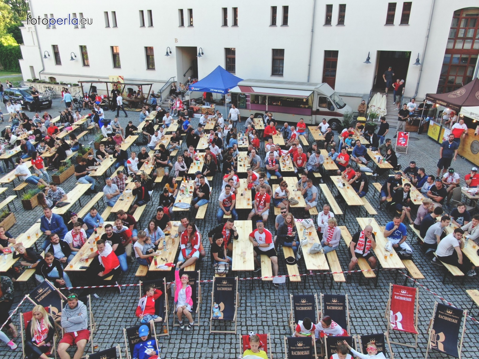 Zdjęcie w galerii na portalu naszraciborz.pl: Raciborskie strefy kibica wzorowe. O wynik nie pytajcie! [FOTO Z DRONA] wiadomości z regionu