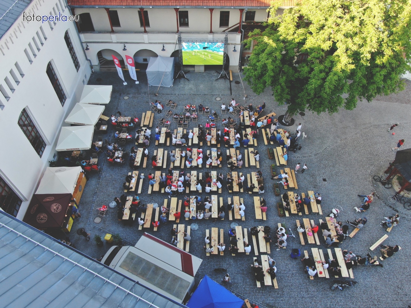 Zdjęcie w galerii na portalu naszraciborz.pl: Raciborskie strefy kibica wzorowe. O wynik nie pytajcie! [FOTO Z DRONA] wiadomości z regionu