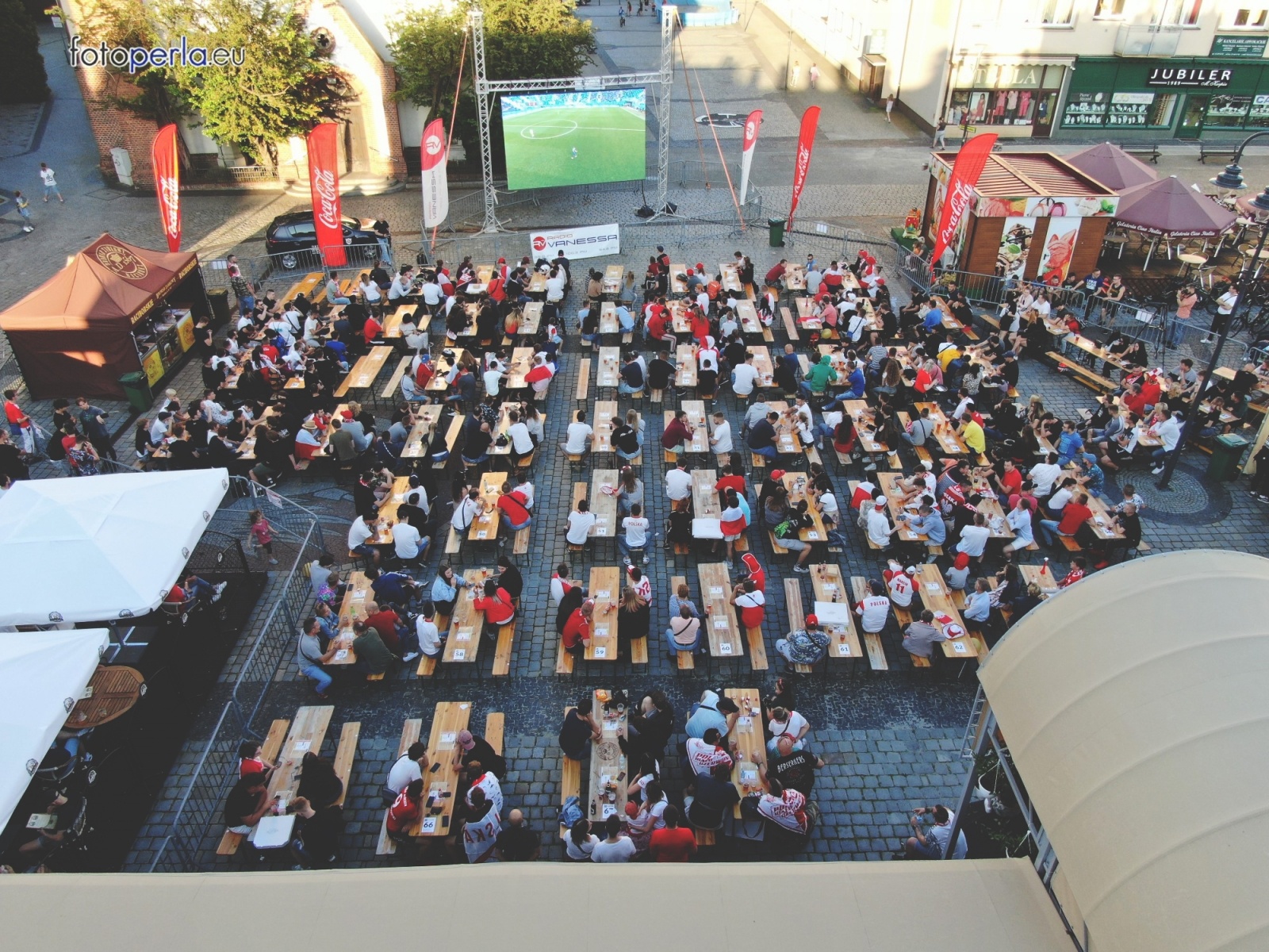 Zdjęcie w galerii na portalu naszraciborz.pl: Raciborskie strefy kibica wzorowe. O wynik nie pytajcie! [FOTO Z DRONA] wiadomości z regionu
