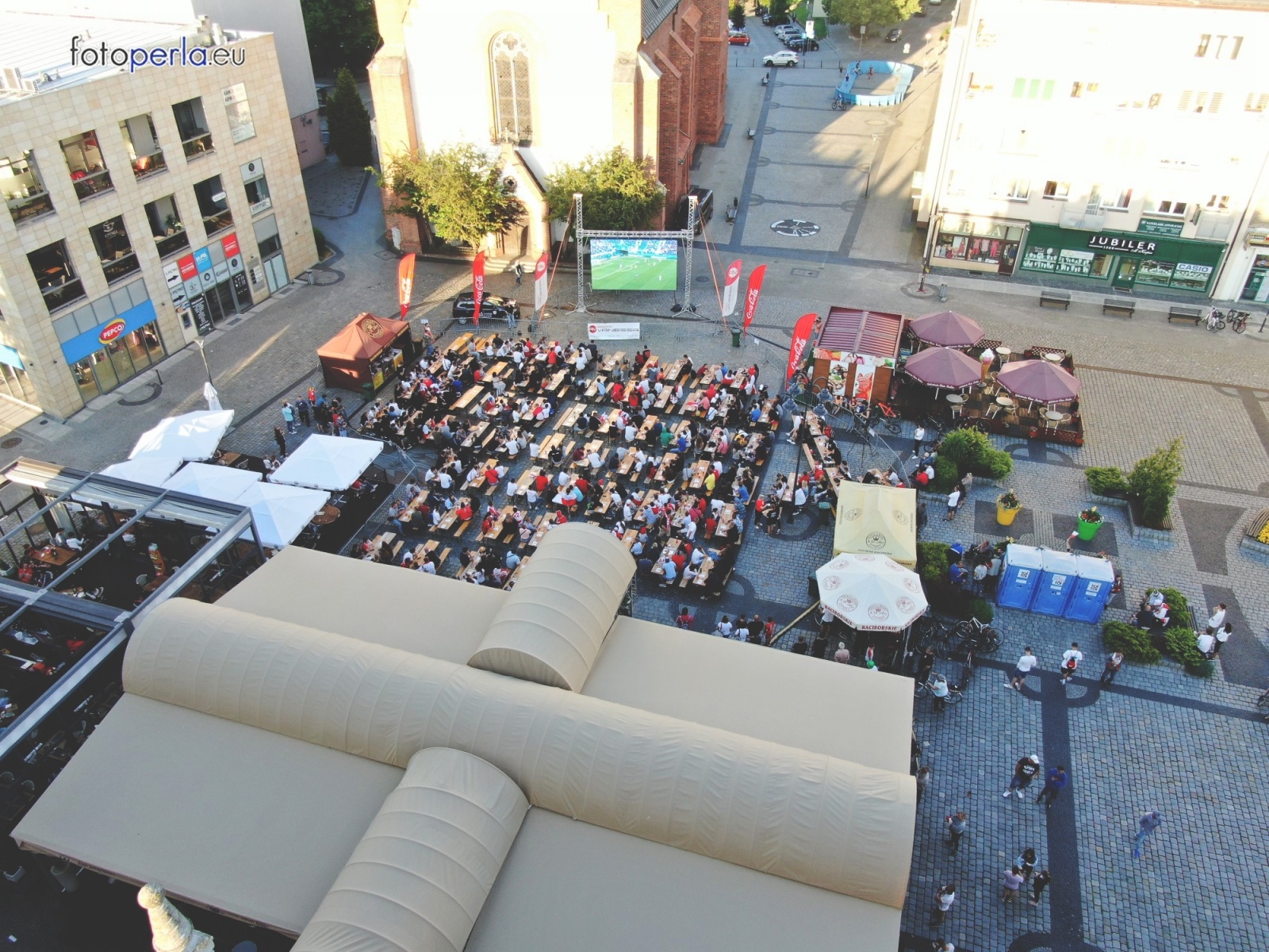 Zdjęcie w galerii na portalu naszraciborz.pl: Raciborskie strefy kibica wzorowe. O wynik nie pytajcie! [FOTO Z DRONA] wiadomości z regionu
