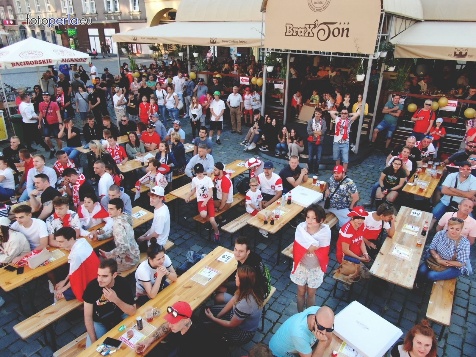 Zdjęcie w galerii na portalu naszraciborz.pl: Raciborskie strefy kibica wzorowe. O wynik nie pytajcie! [FOTO Z DRONA] wiadomości z regionu