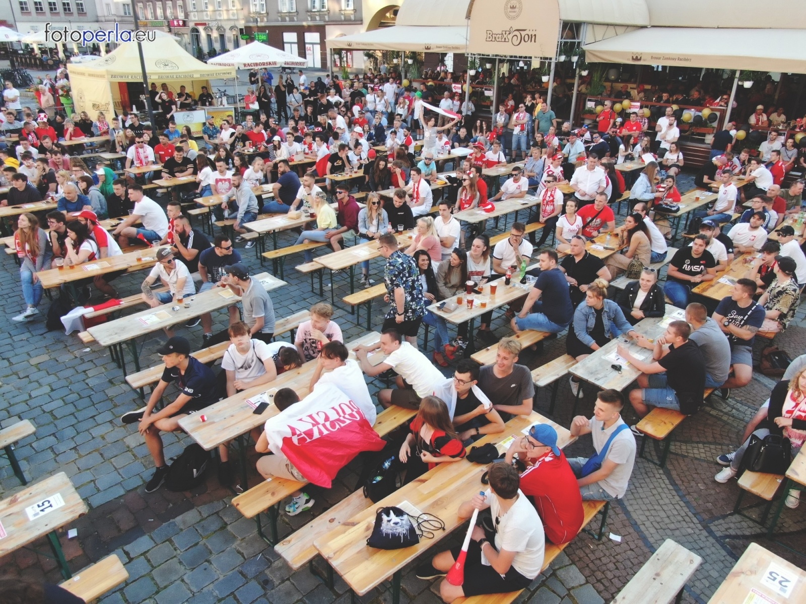 Zdjęcie w galerii na portalu naszraciborz.pl: Raciborskie strefy kibica wzorowe. O wynik nie pytajcie! [FOTO Z DRONA] wiadomości z regionu