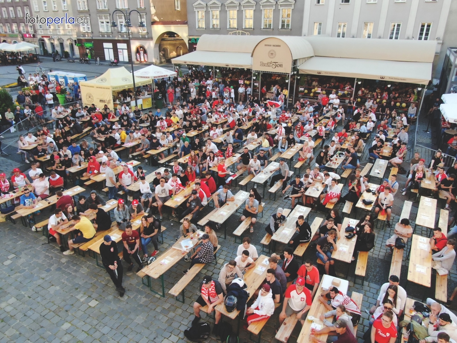 Zdjęcie w galerii na portalu naszraciborz.pl: Raciborskie strefy kibica wzorowe. O wynik nie pytajcie! [FOTO Z DRONA] wiadomości z regionu