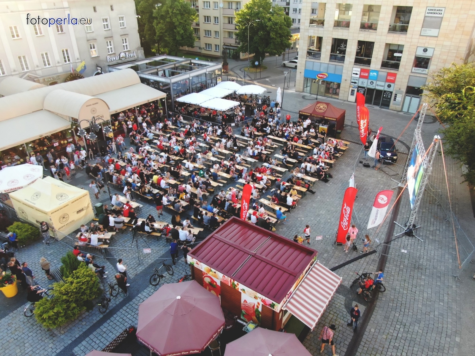 Zdjęcie w galerii na portalu naszraciborz.pl: Raciborskie strefy kibica wzorowe. O wynik nie pytajcie! [FOTO Z DRONA] wiadomości z regionu