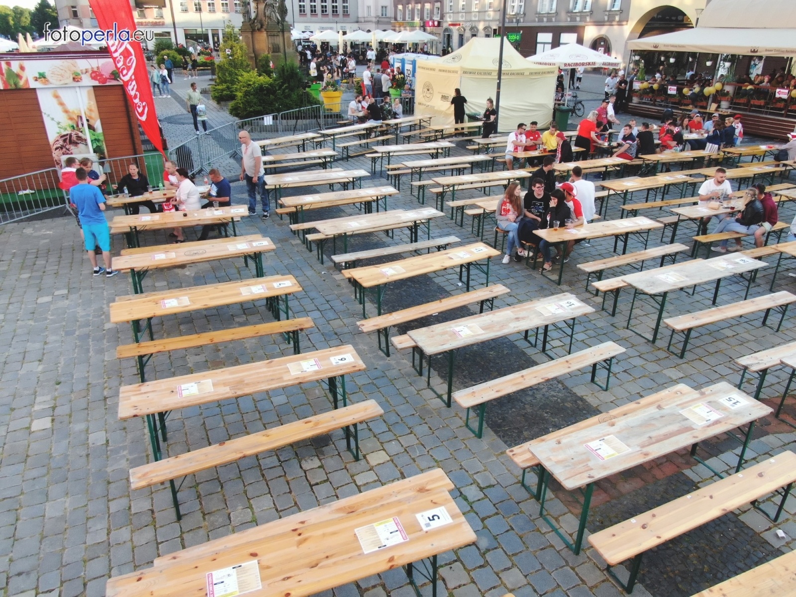 Zdjęcie w galerii na portalu naszraciborz.pl: Raciborskie strefy kibica wzorowe. O wynik nie pytajcie! [FOTO Z DRONA] wiadomości z regionu