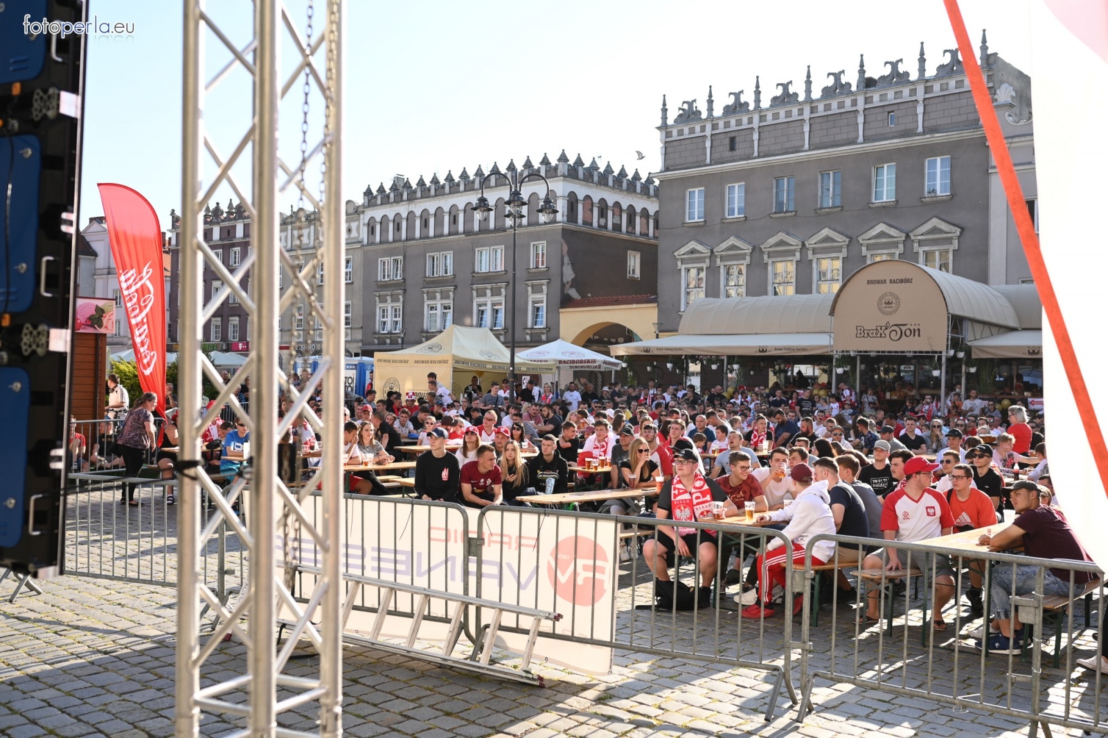 Zdjęcie w galerii na portalu naszraciborz.pl: Raciborskie strefy kibica wzorowe. O wynik nie pytajcie! [FOTO Z DRONA] wiadomości z regionu