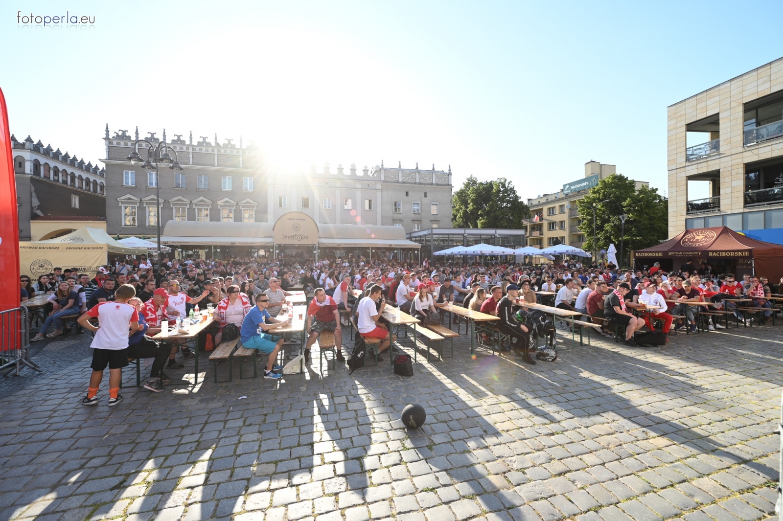 Zdjęcie w galerii na portalu naszraciborz.pl: Raciborskie strefy kibica wzorowe. O wynik nie pytajcie! [FOTO Z DRONA] wiadomości z regionu
