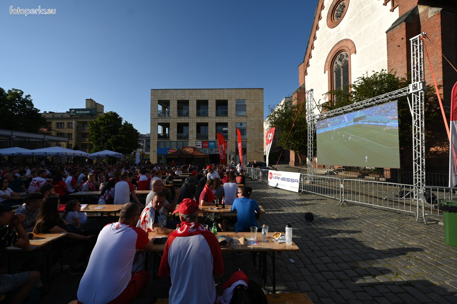 Zdjęcie w galerii na portalu naszraciborz.pl: Raciborskie strefy kibica wzorowe. O wynik nie pytajcie! [FOTO Z DRONA] wiadomości z regionu